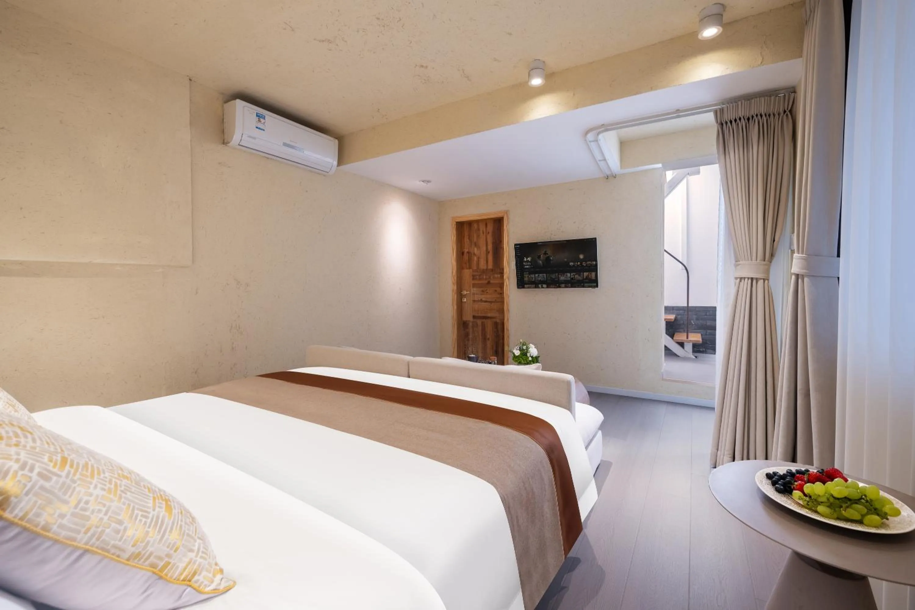 Bed in Beijing Le Zai Nan Luo Gu Xiang Wang Fu Jing Forbidden City Courtyard Hotel&Free laundry service&Free coffee &Paid Dumpling experience service