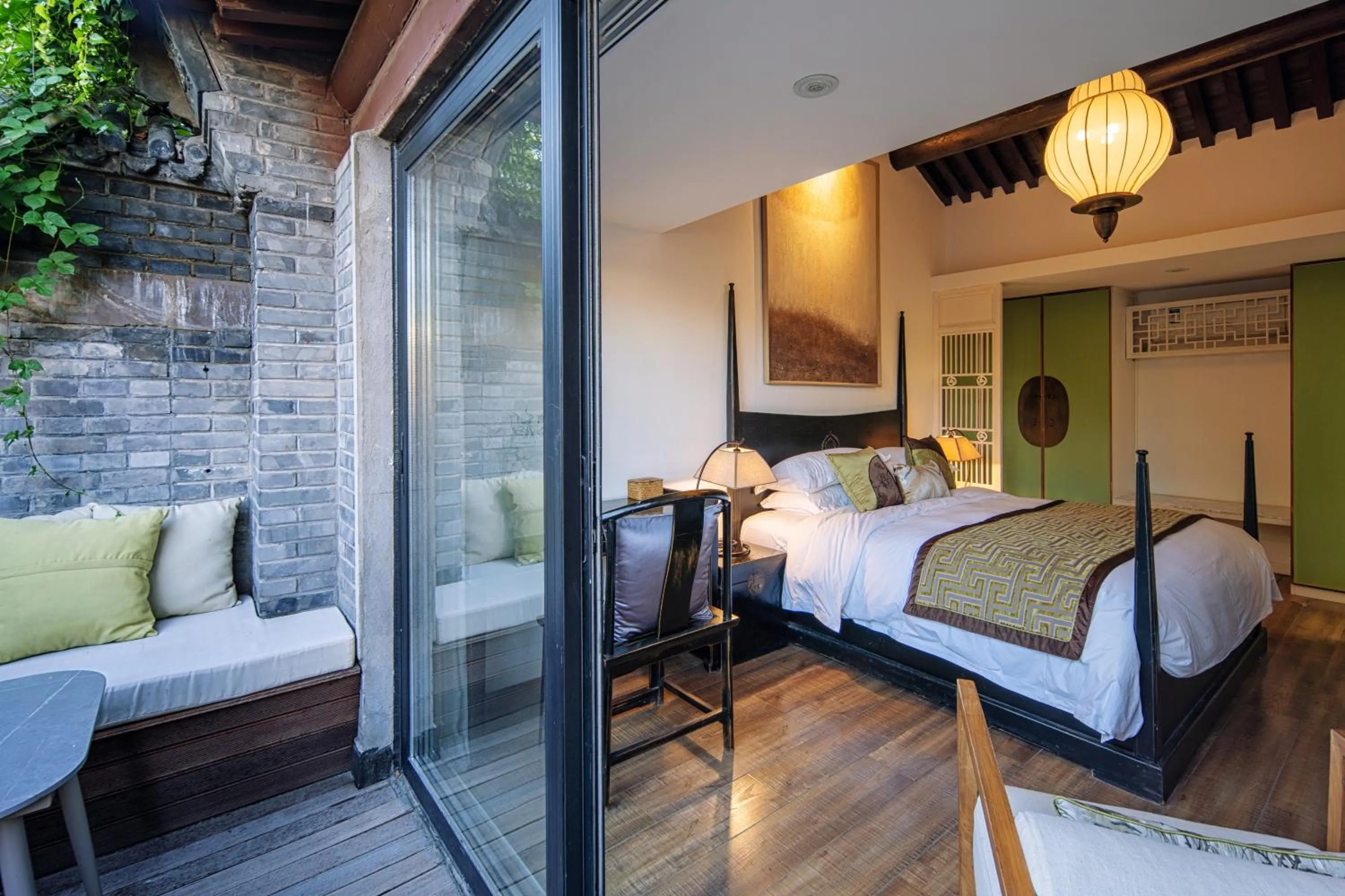 Bed in Beijing Le Zai Nan Luo Gu Xiang Wang Fu Jing Forbidden City Courtyard Hotel&Free laundry service&Free coffee &Paid Dumpling experience service