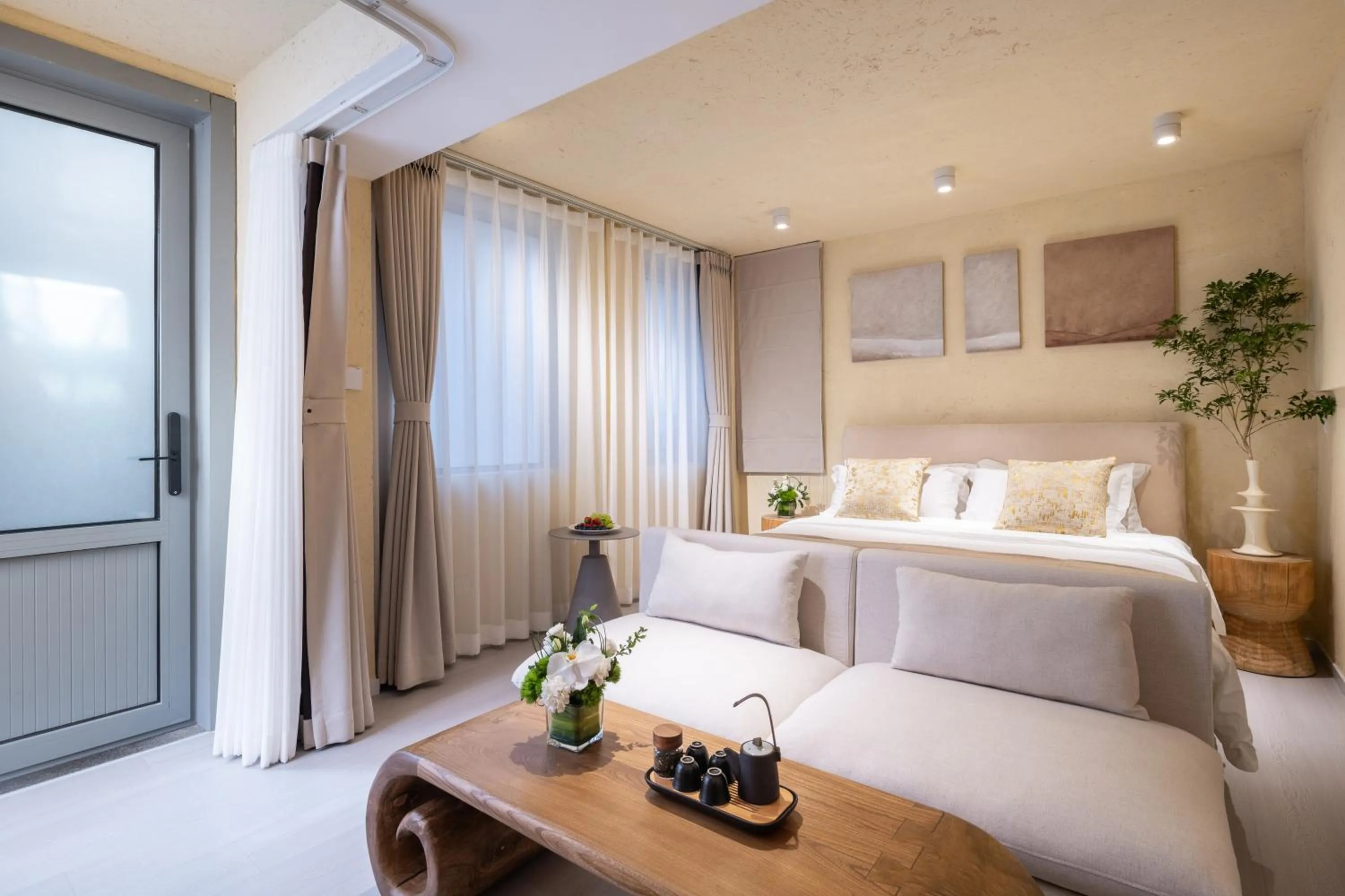 Bed in Beijing Le Zai Nan Luo Gu Xiang Wang Fu Jing Forbidden City Courtyard Hotel&Free laundry service&Free coffee &Paid Dumpling experience service