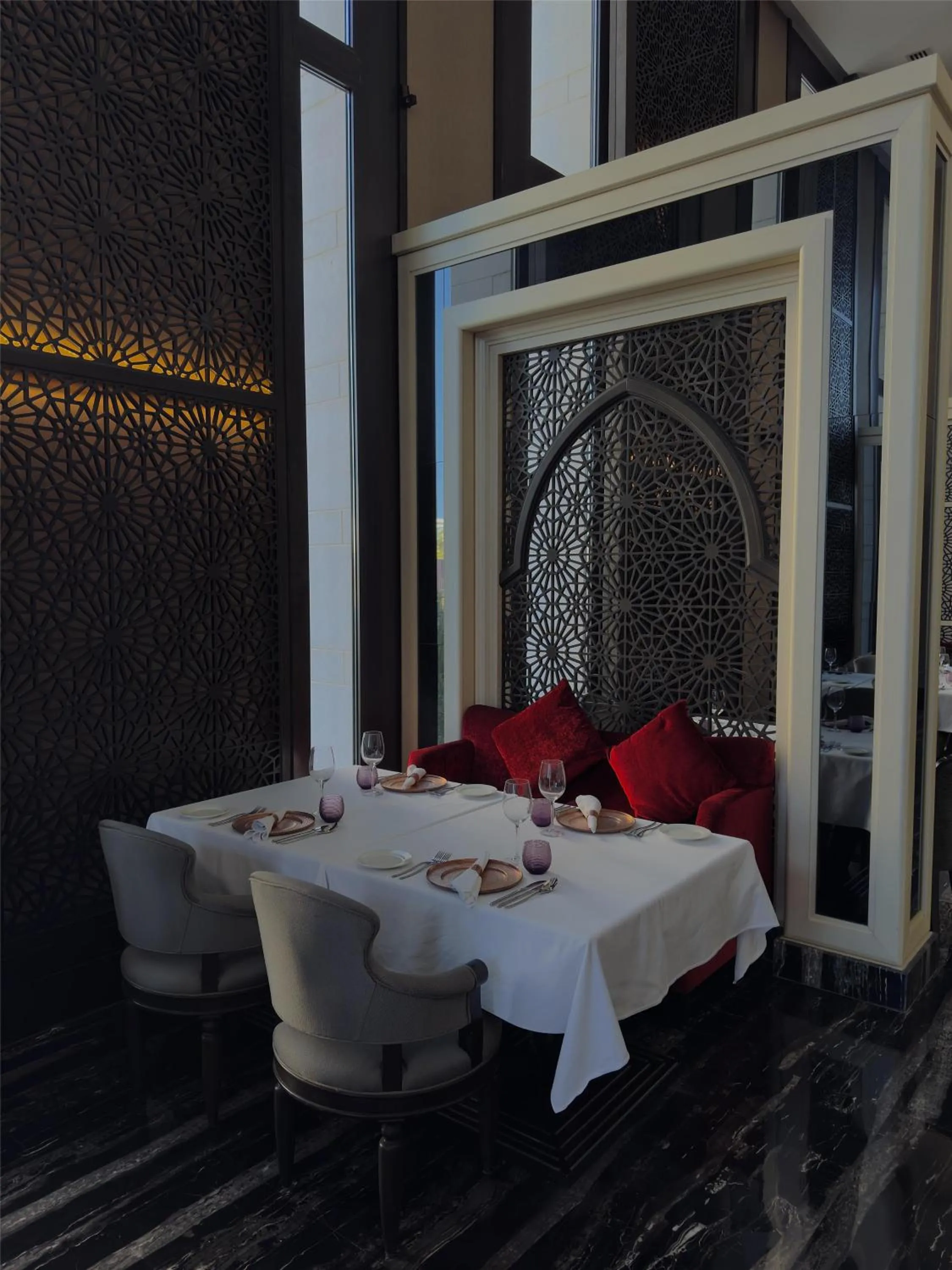 Restaurant/places to eat in Radisson Collection Muscat, Hormuz Grand