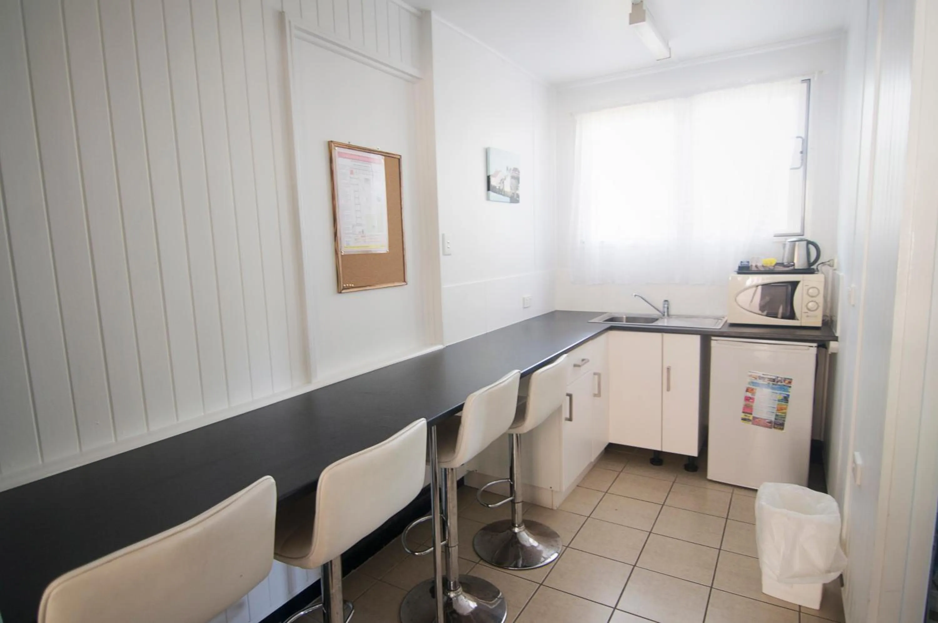 Coffee/tea facilities in Cool Palms Motel