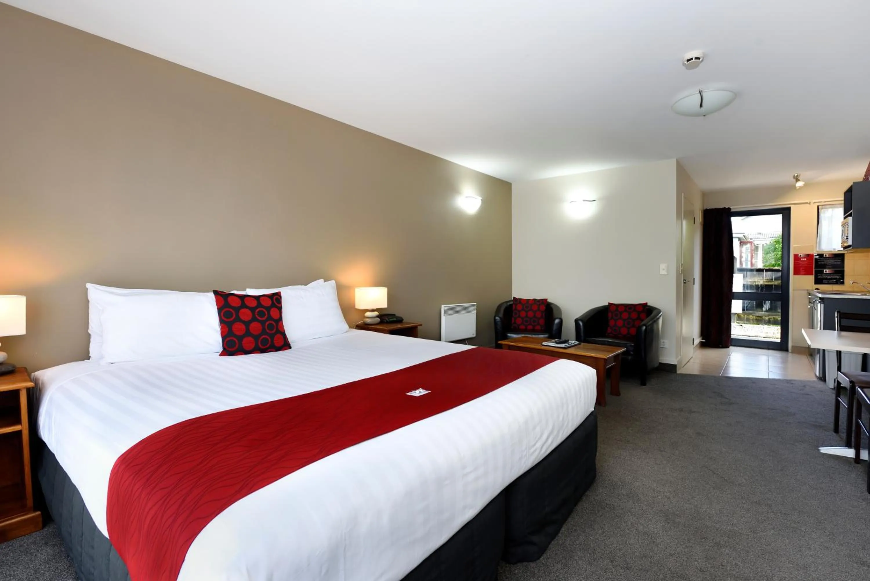 Bed in Gladstone Motel