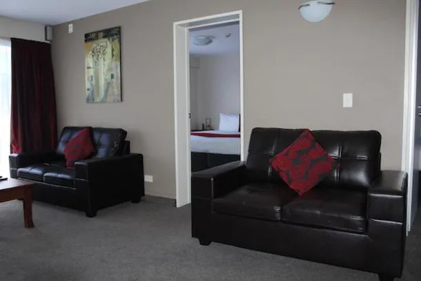 Communal lounge/ TV room in Gladstone Motel