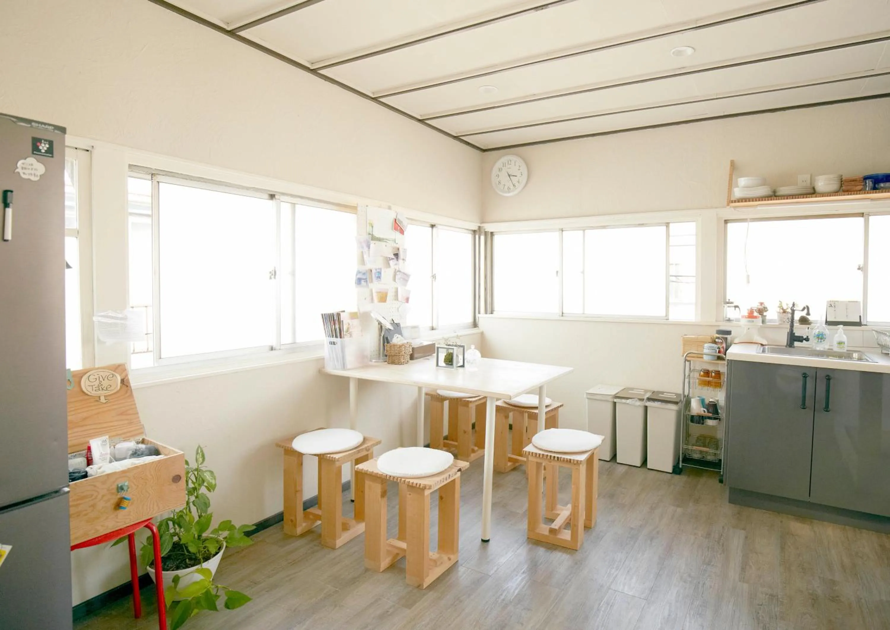 Food and drinks in 328 Hostel & Lounge