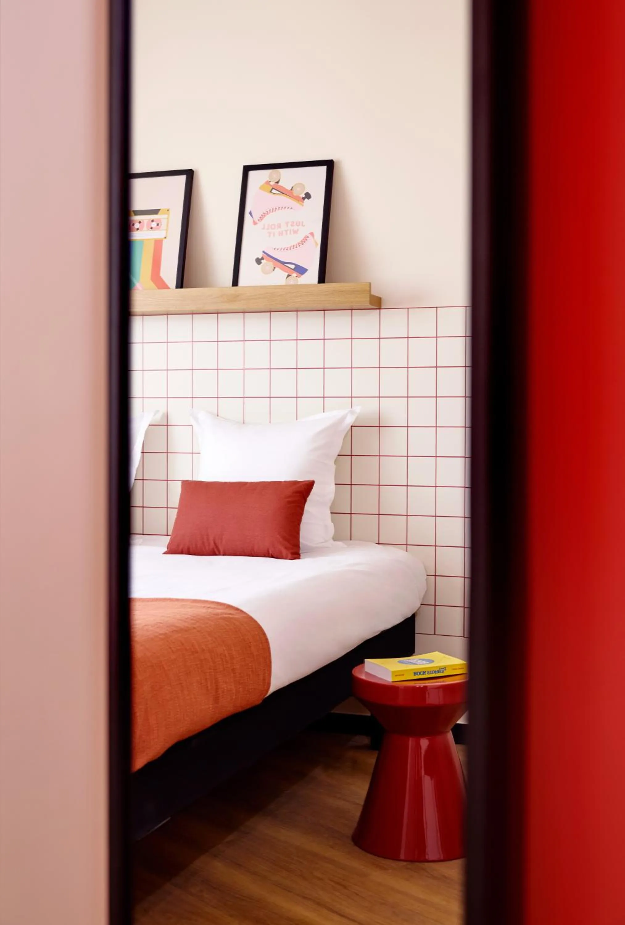 Photo of the whole room, Bed in Hife Paris Issy Porte de Versailles