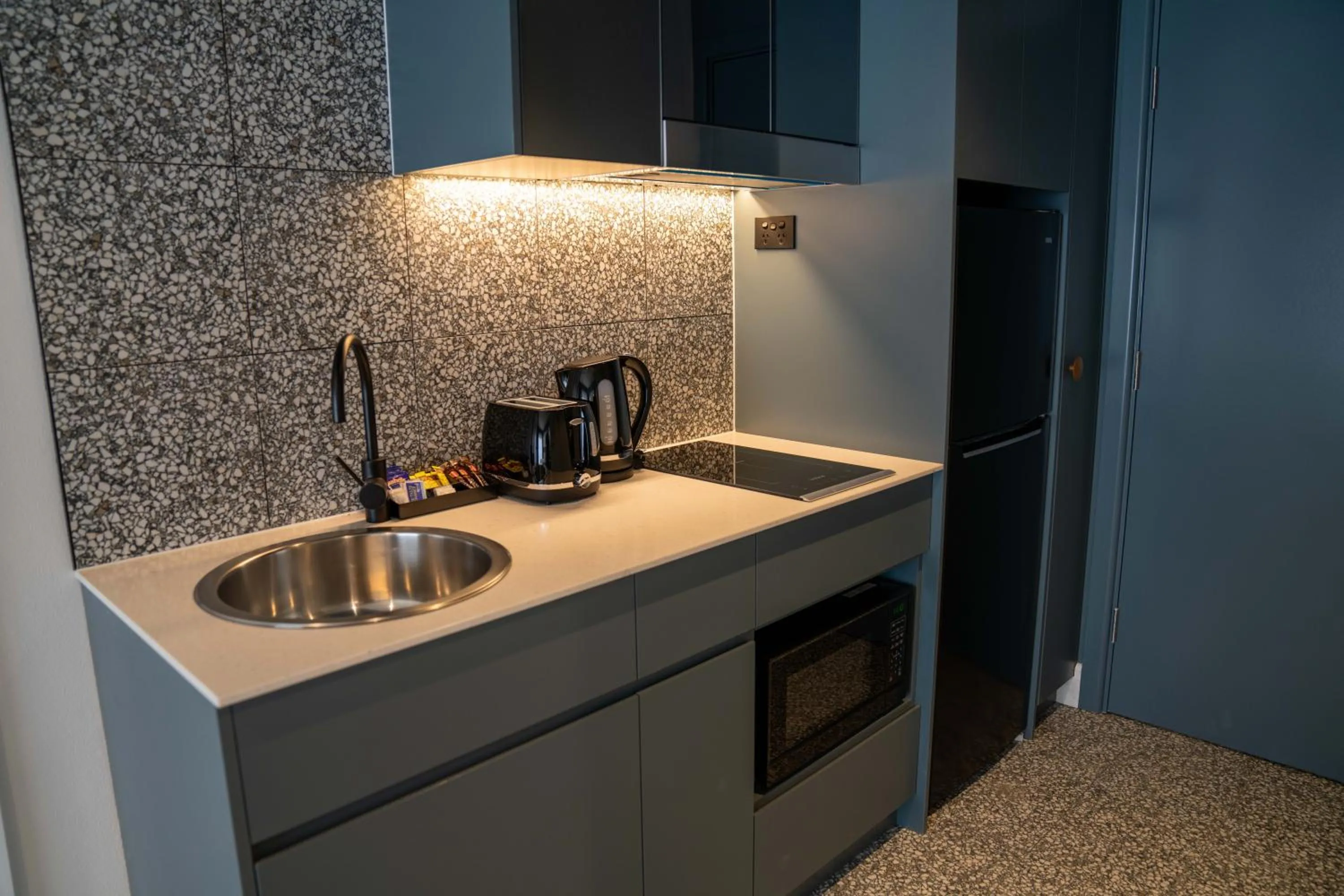 Kitchen or kitchenette in Value Suites Penrith