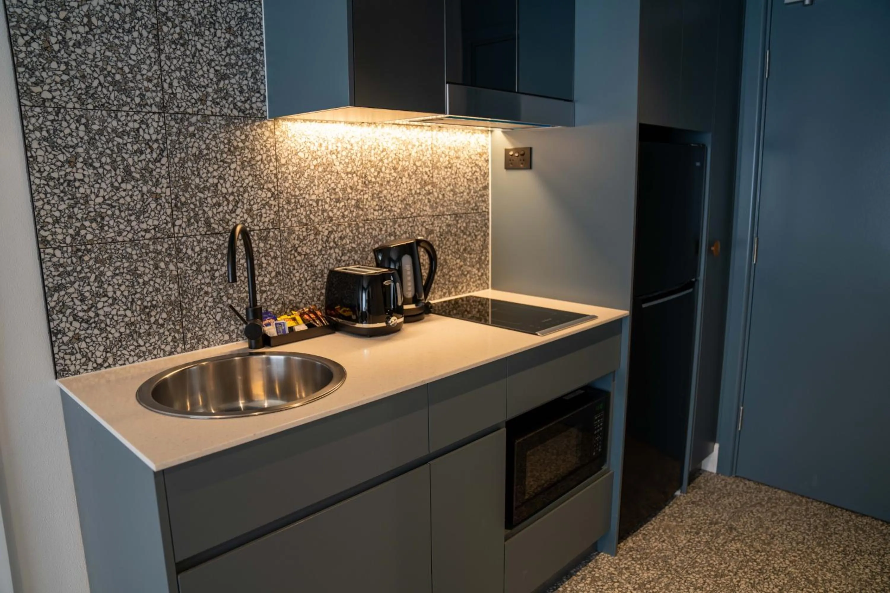 Kitchen or kitchenette in Value Suites Penrith