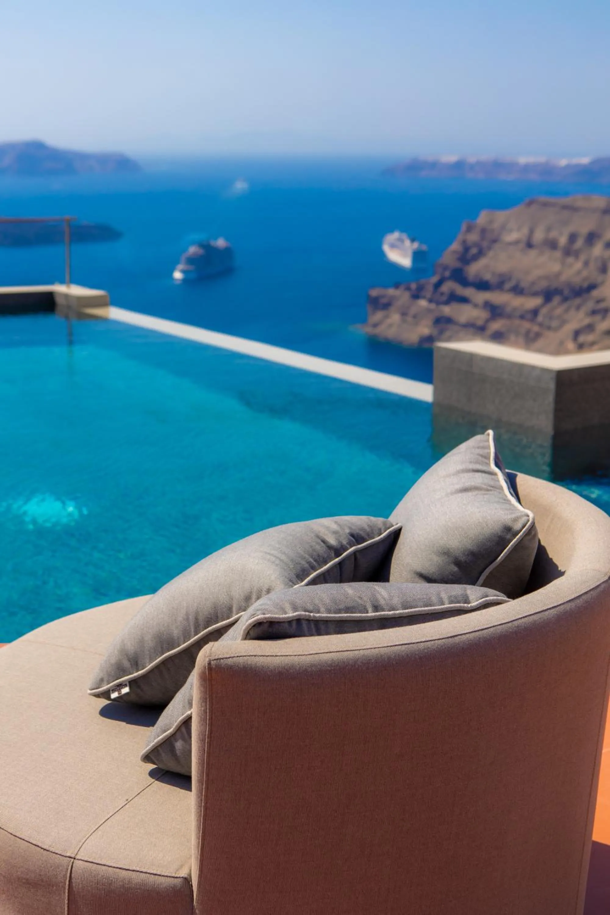Swimming pool in Islet Santorini Infinity Caldera Villa