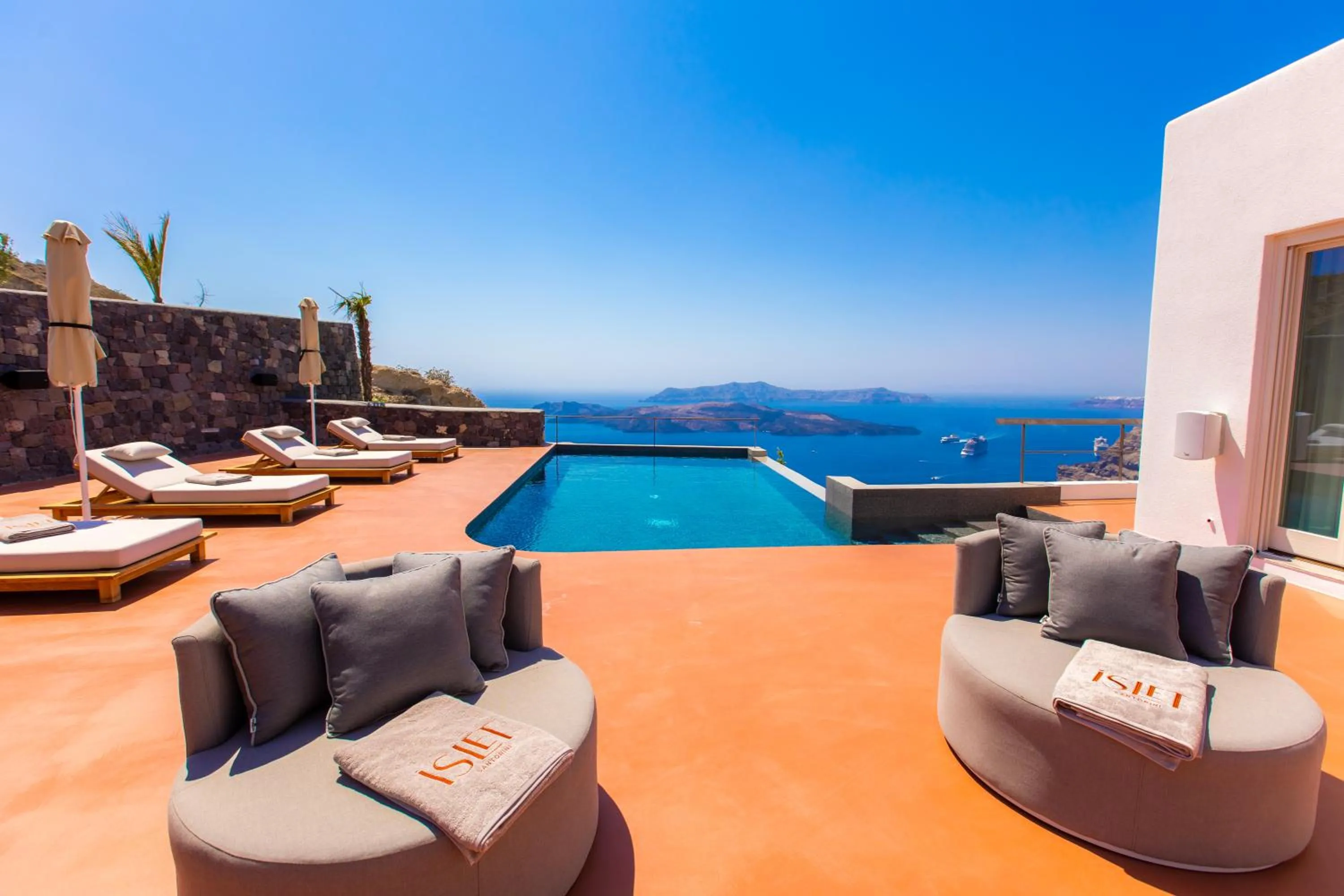 Swimming pool in Islet Santorini Infinity Caldera Villa