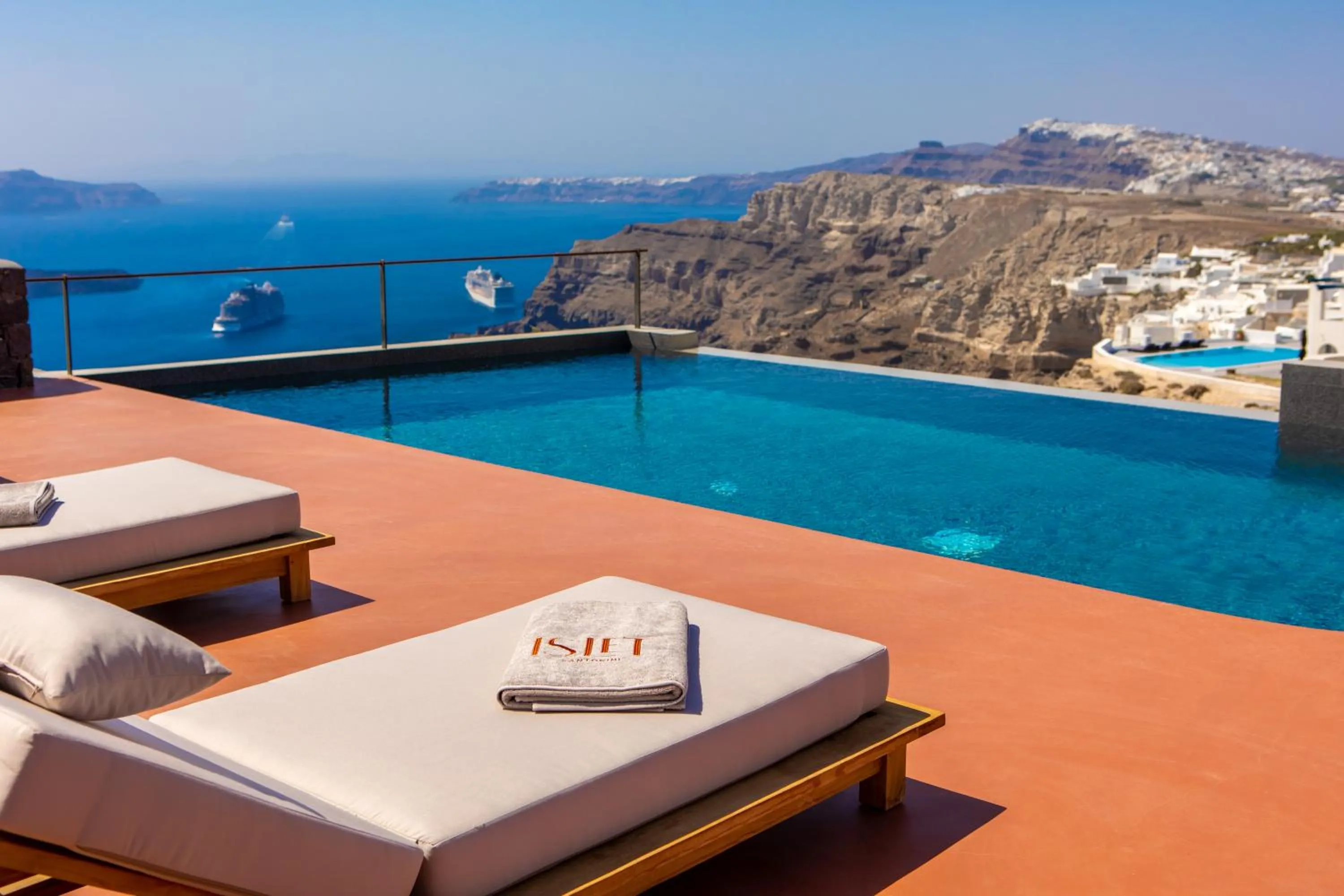 Swimming pool in Islet Santorini Infinity Caldera Villa