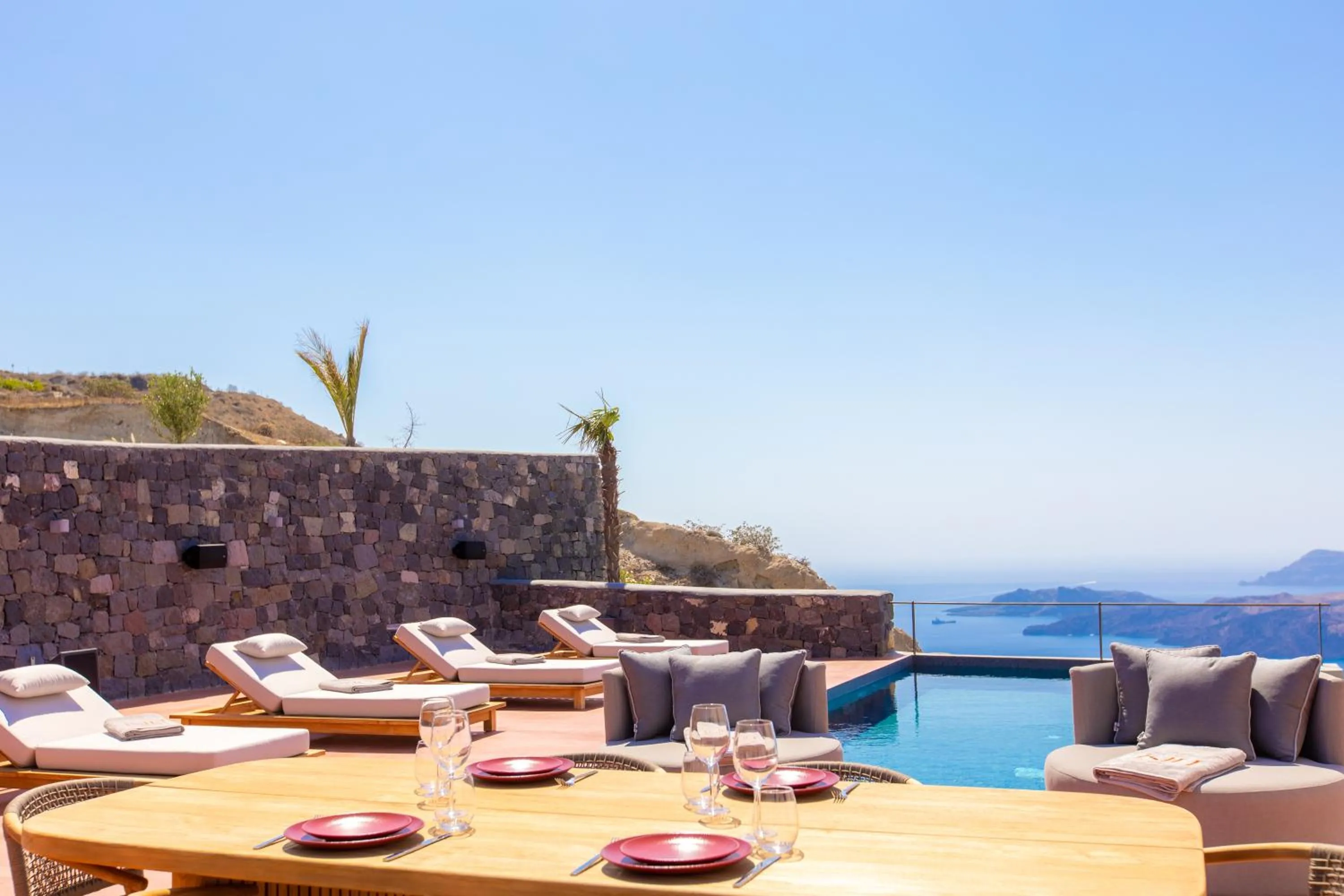 Swimming pool in Islet Santorini Infinity Caldera Villa
