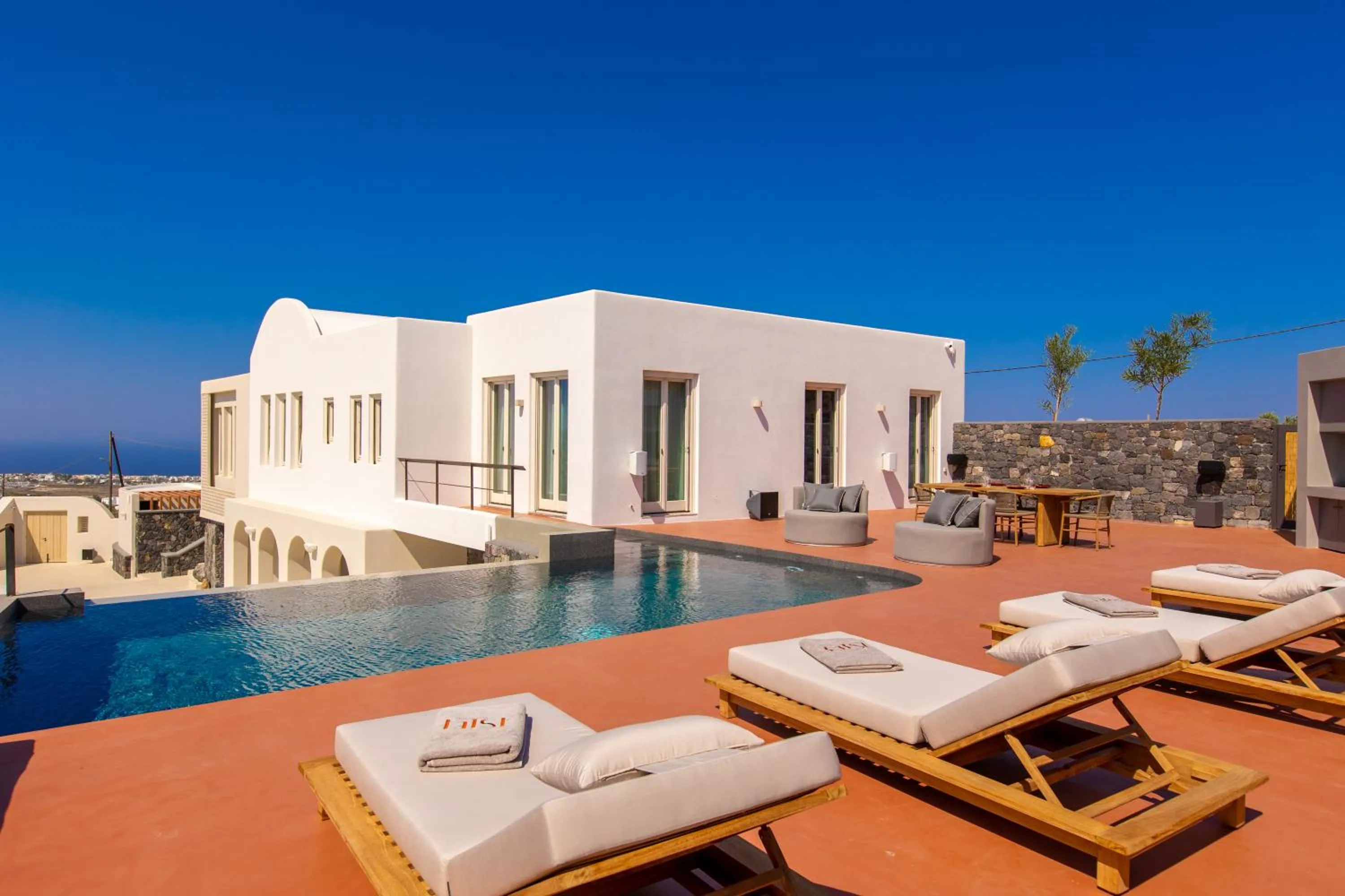 Swimming pool in Islet Santorini Infinity Caldera Villa