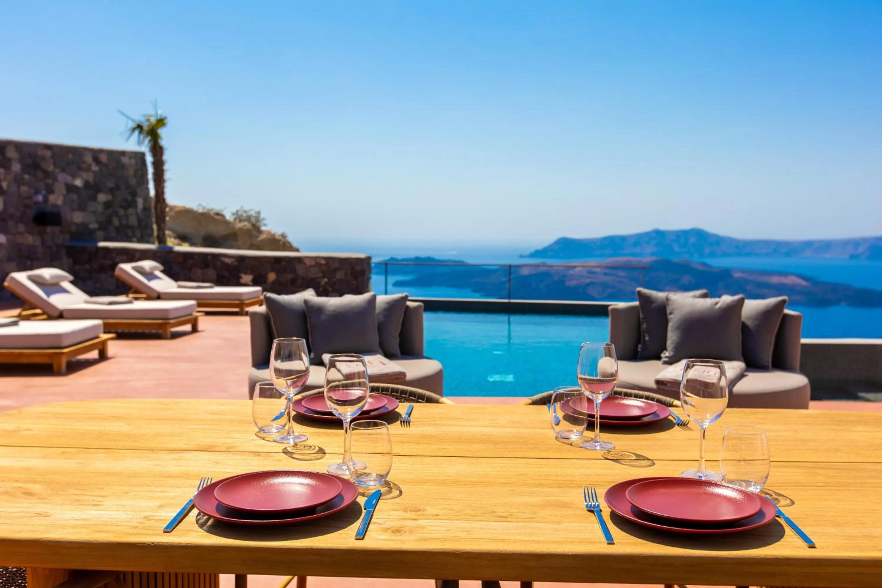 Swimming pool in Islet Santorini Infinity Caldera Villa