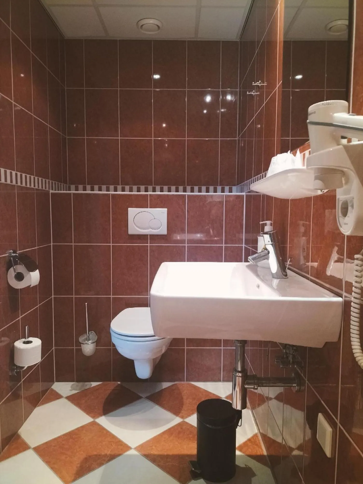 Shower in Hotel de Landmarke by Flow