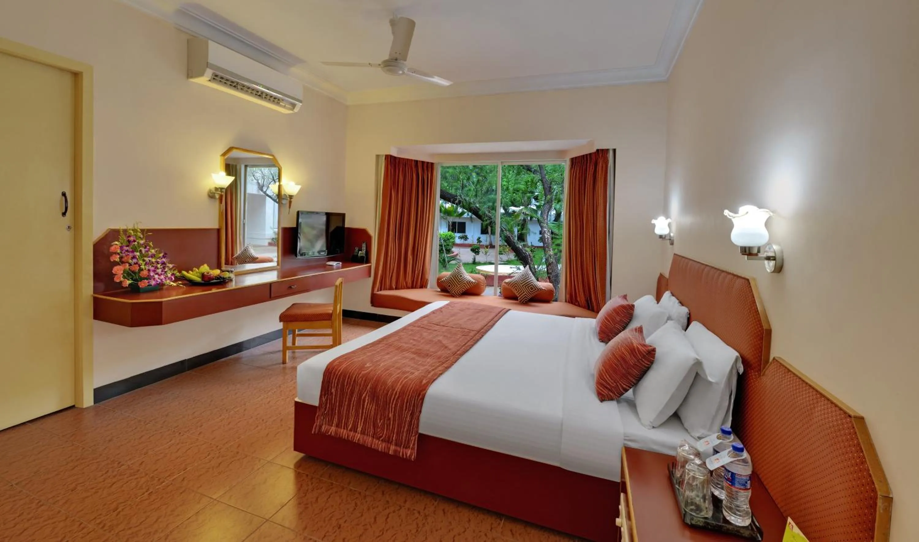 Bedroom in SRM Hotel Trichy