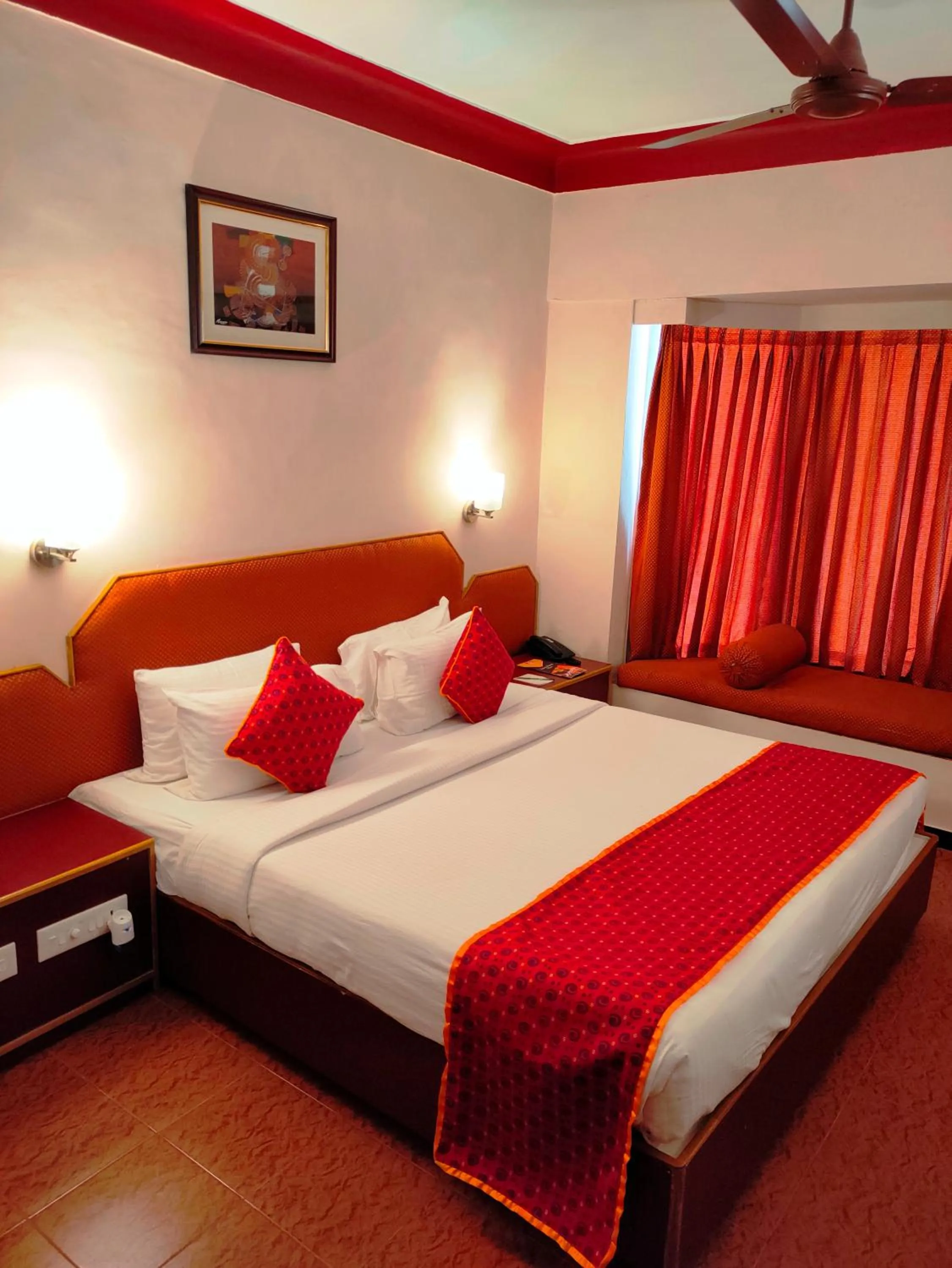 Bed in SRM Hotel Trichy