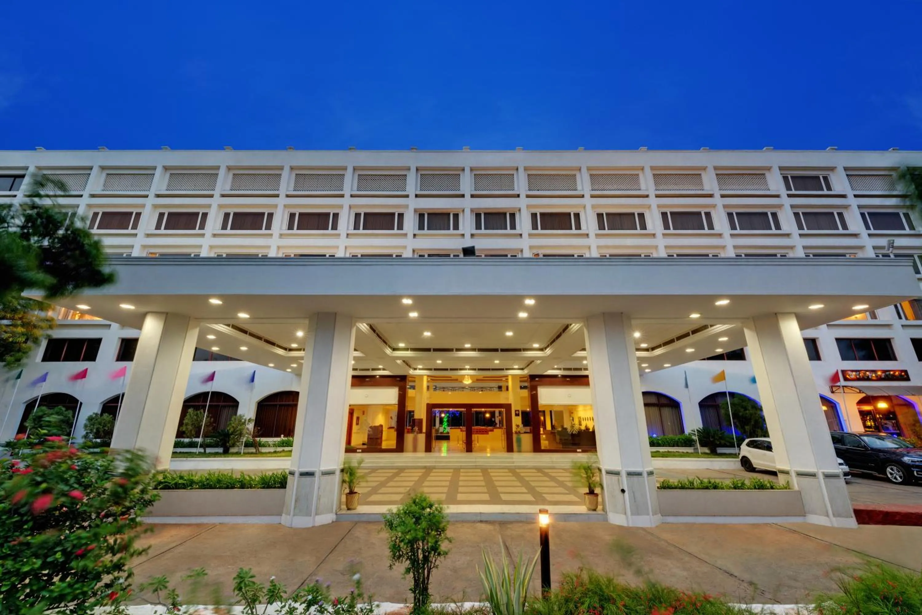 Facade/entrance in SRM Hotel Trichy