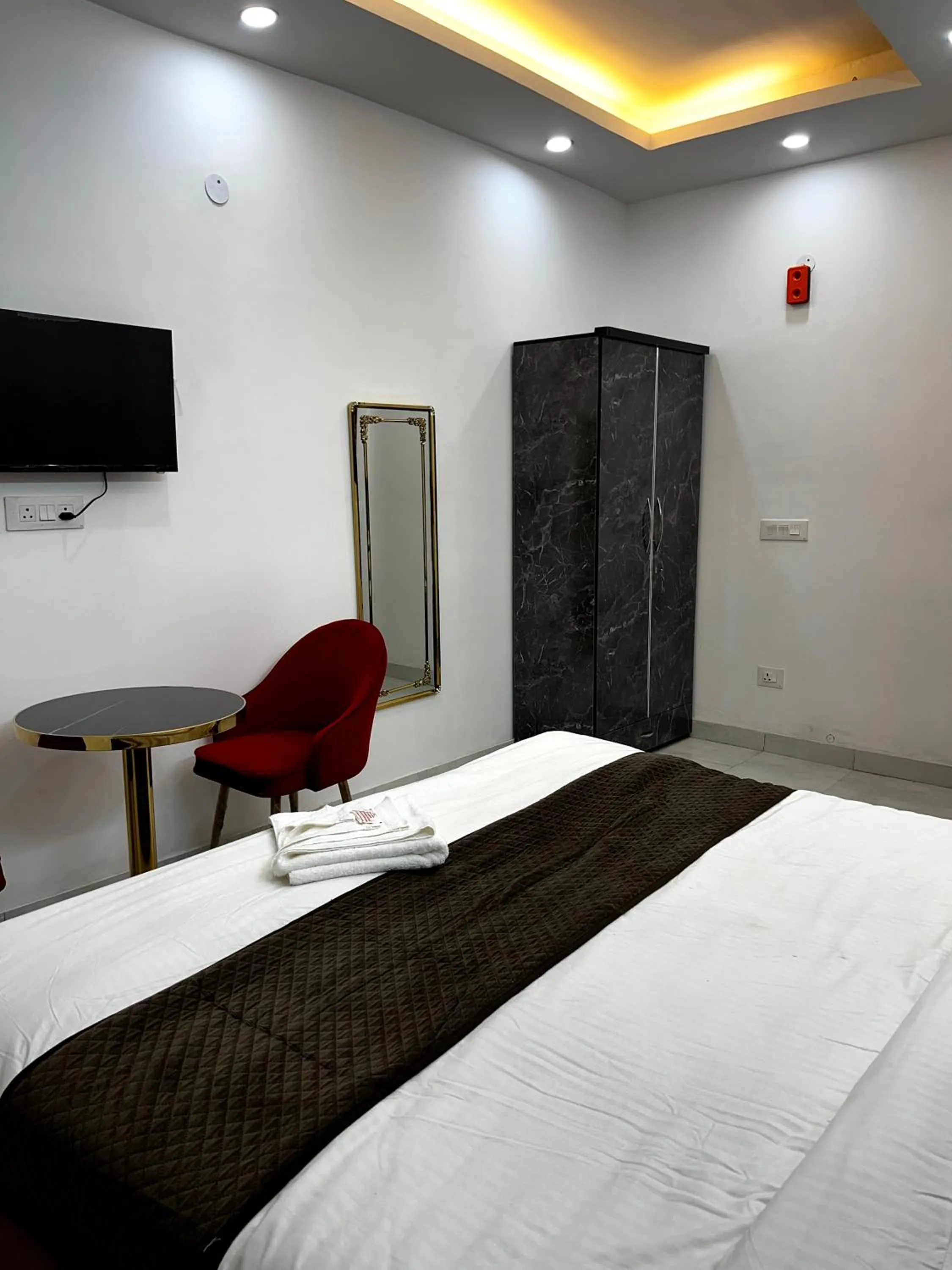 Bed in Hotel Trending Stay