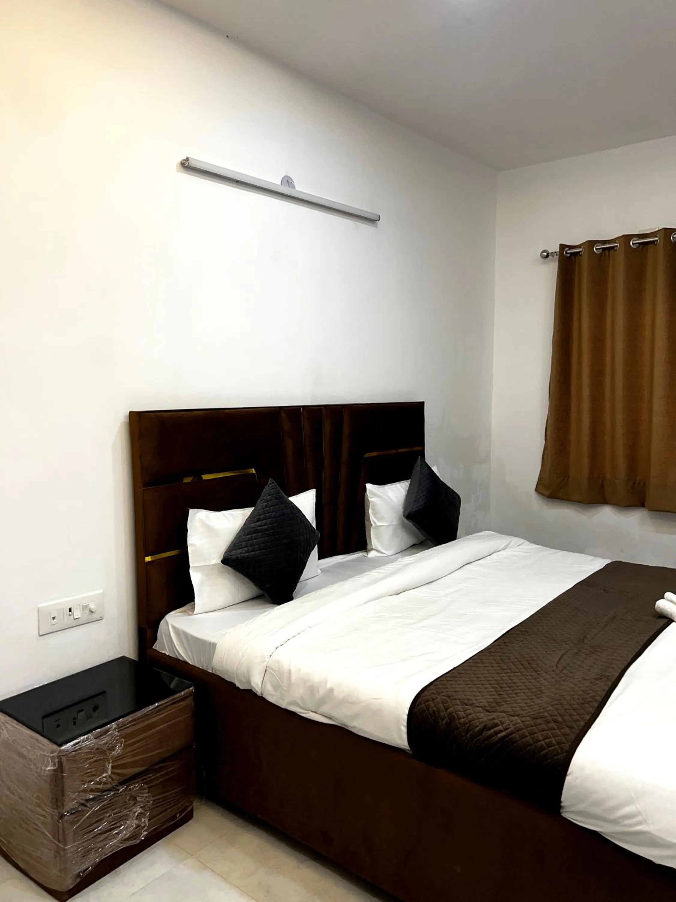 Bed in Hotel Trending Stay