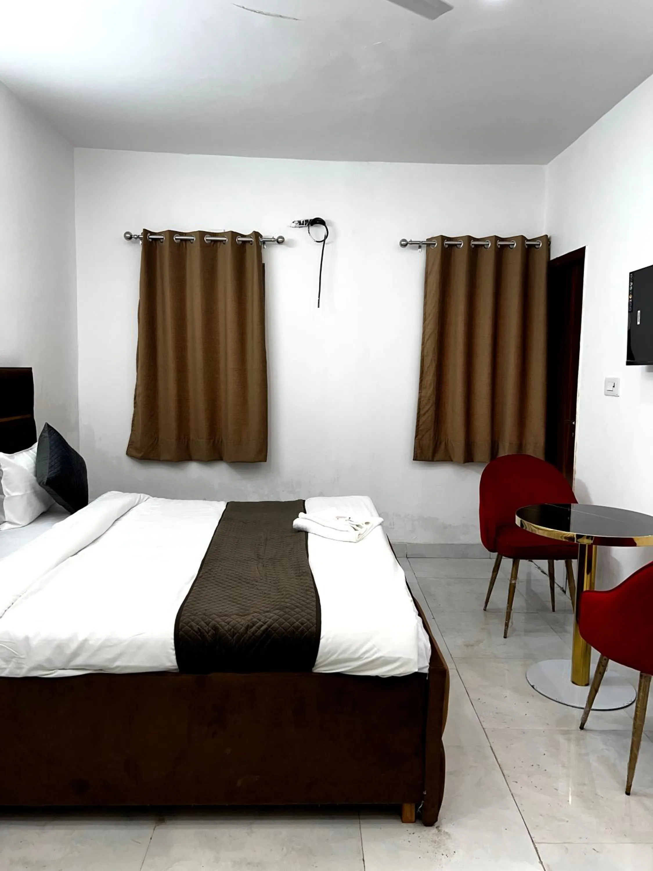 Bed in Hotel Trending Stay