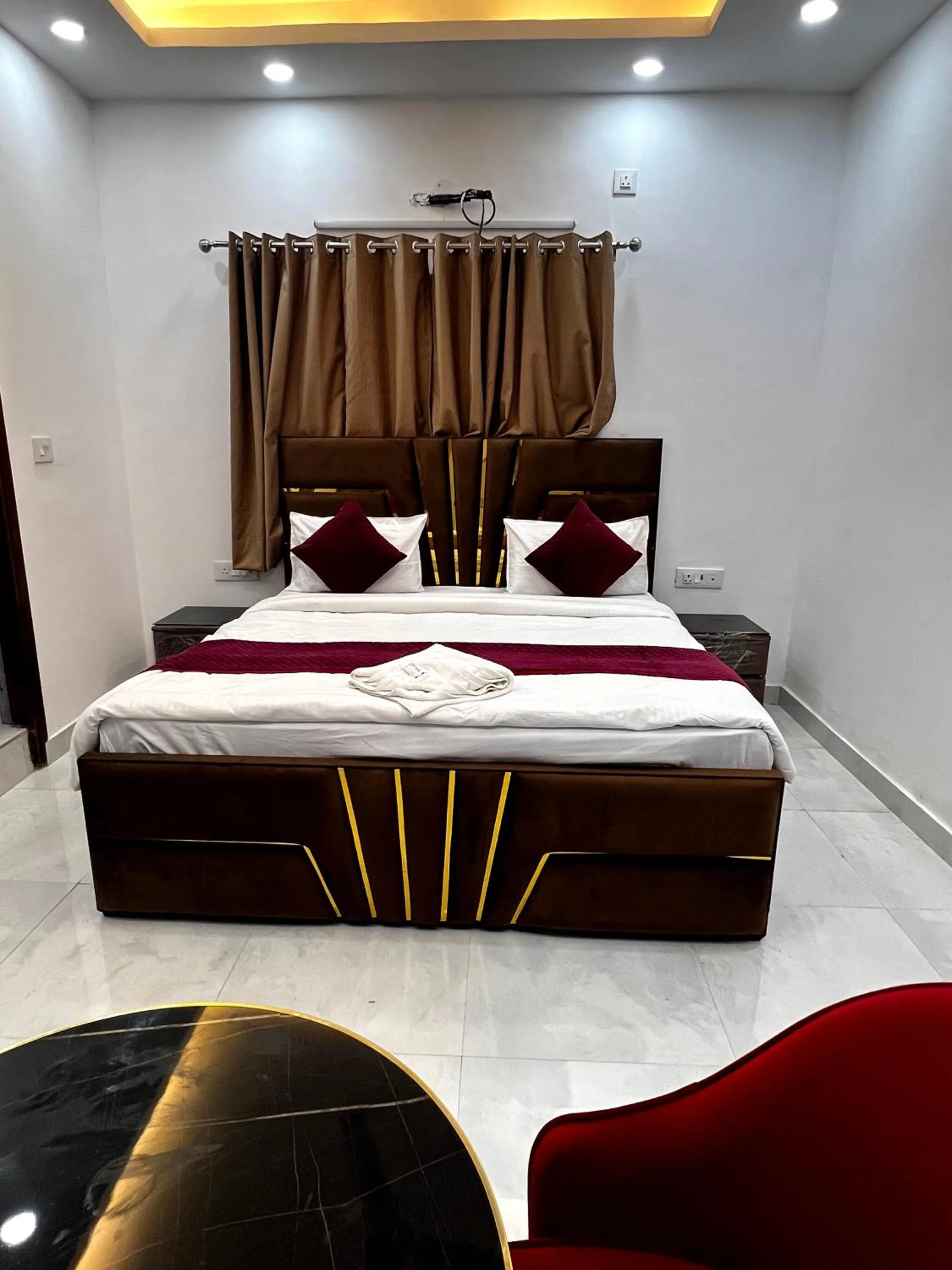 Bed in Hotel Trending Stay