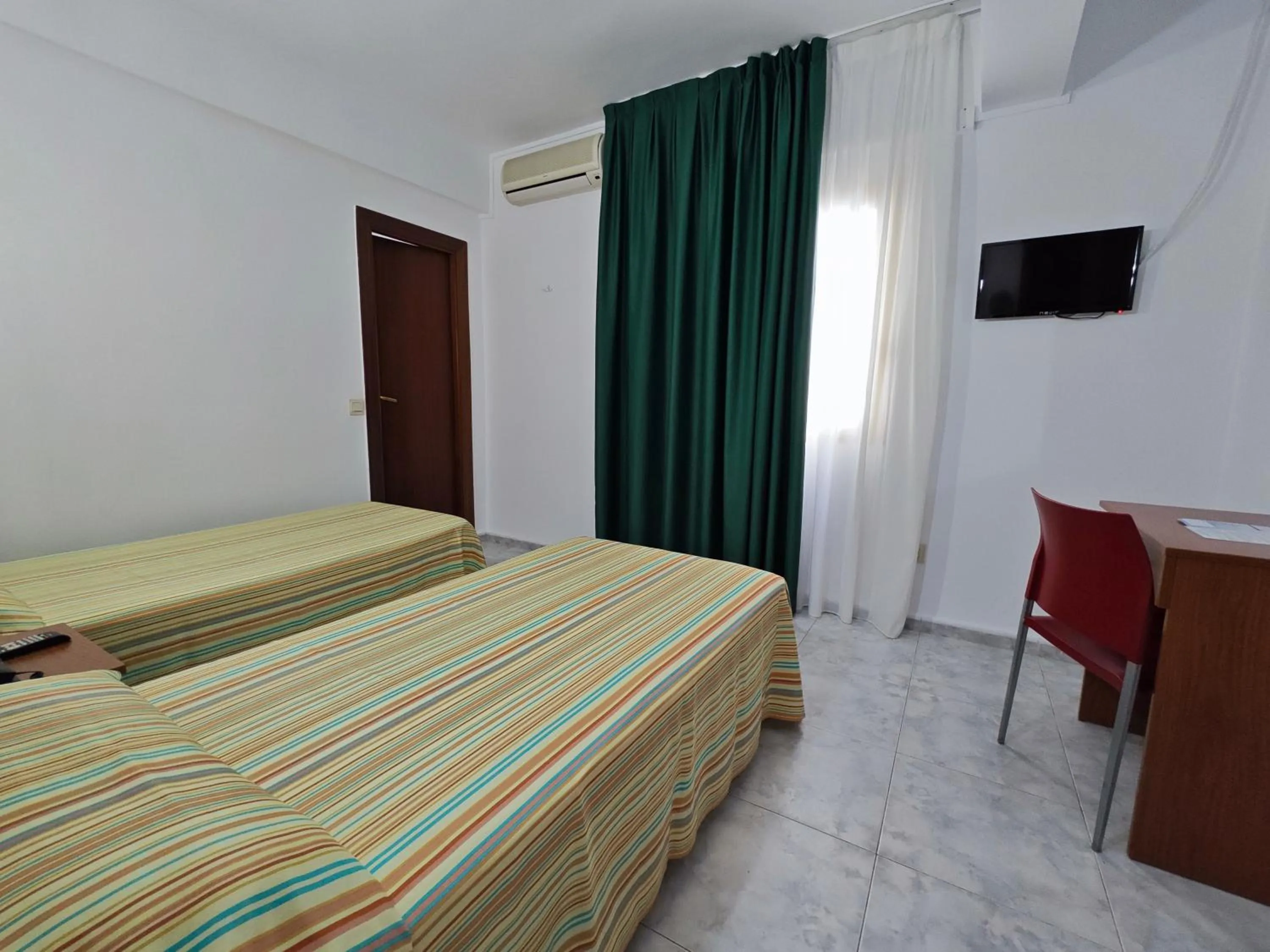 Photo of the whole room, Bed in Hotel Camposol