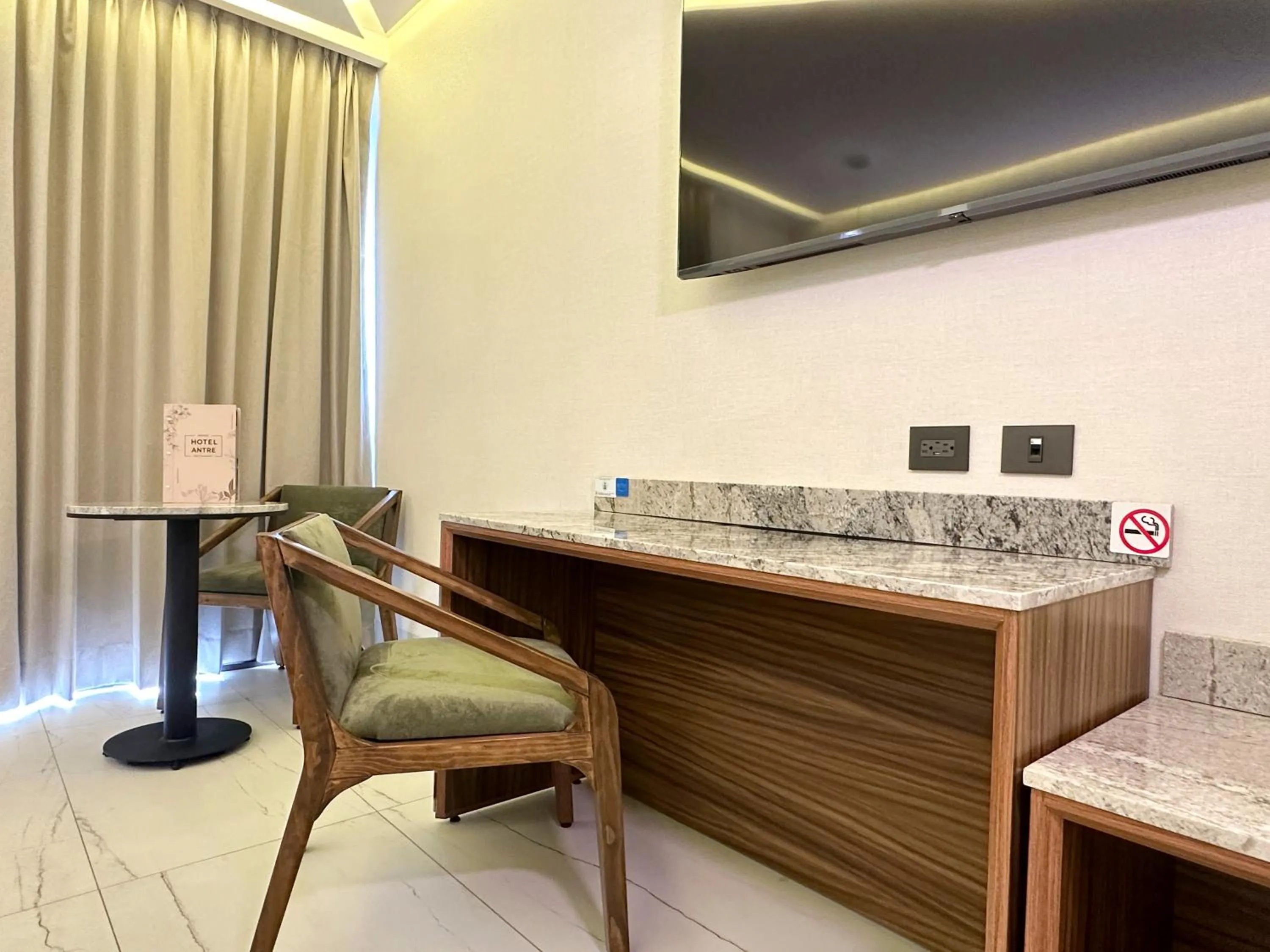 King Room with Balcony in Hotel Antré Chapultepec