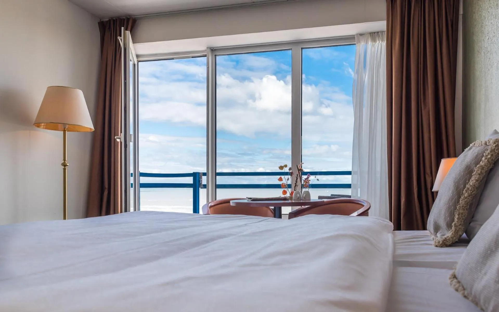 Sea view, Bed in Prominent Inn Hotel