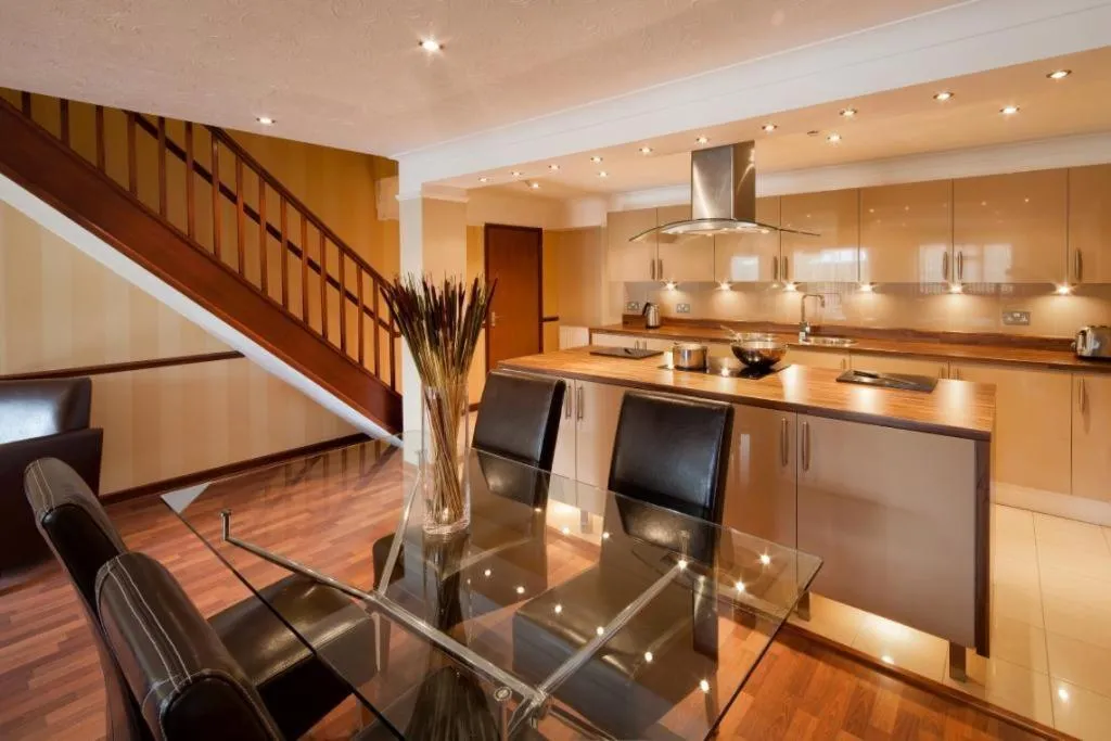 Kitchen or kitchenette in Hollies Hotel