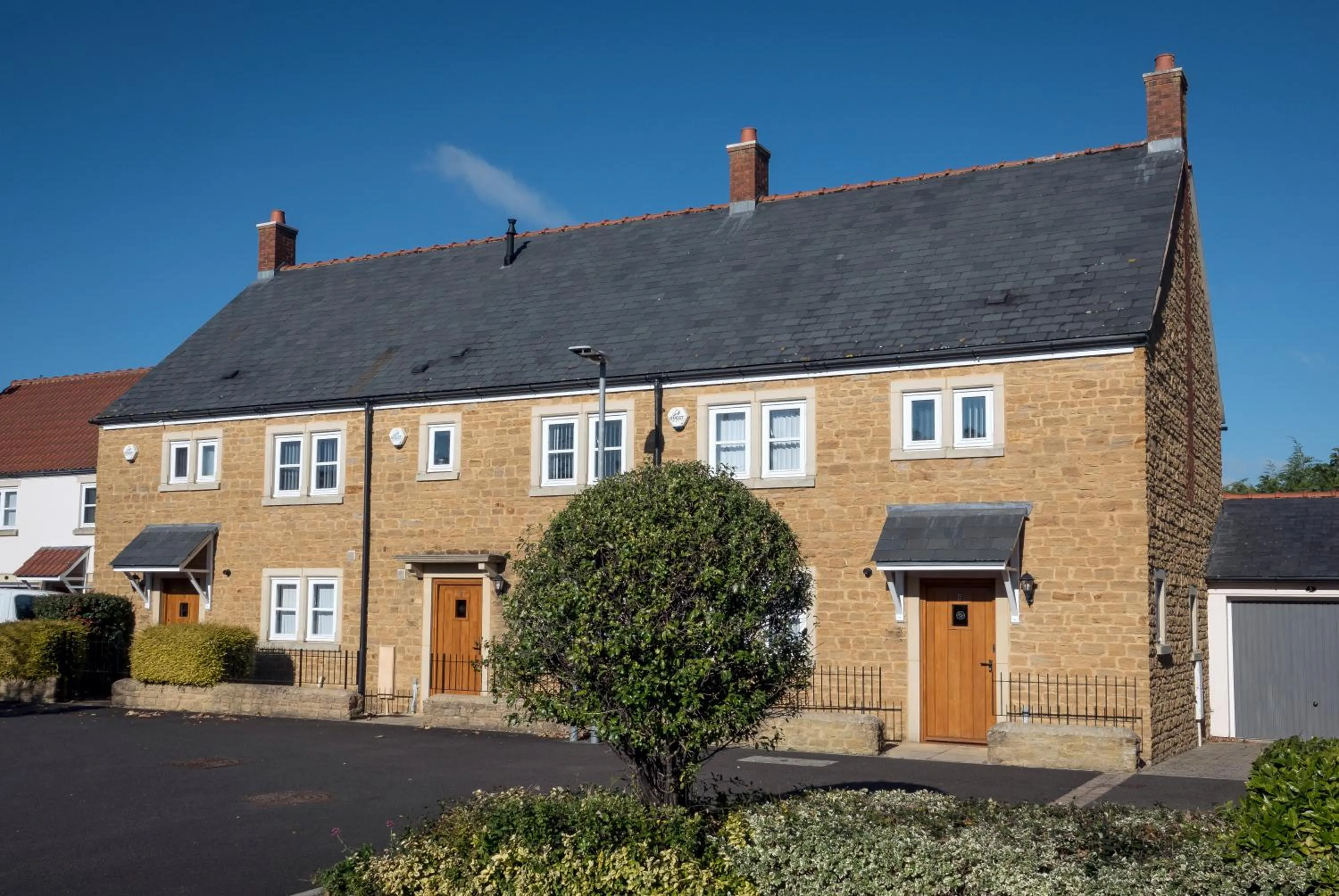 Facade/entrance in Hollies Hotel