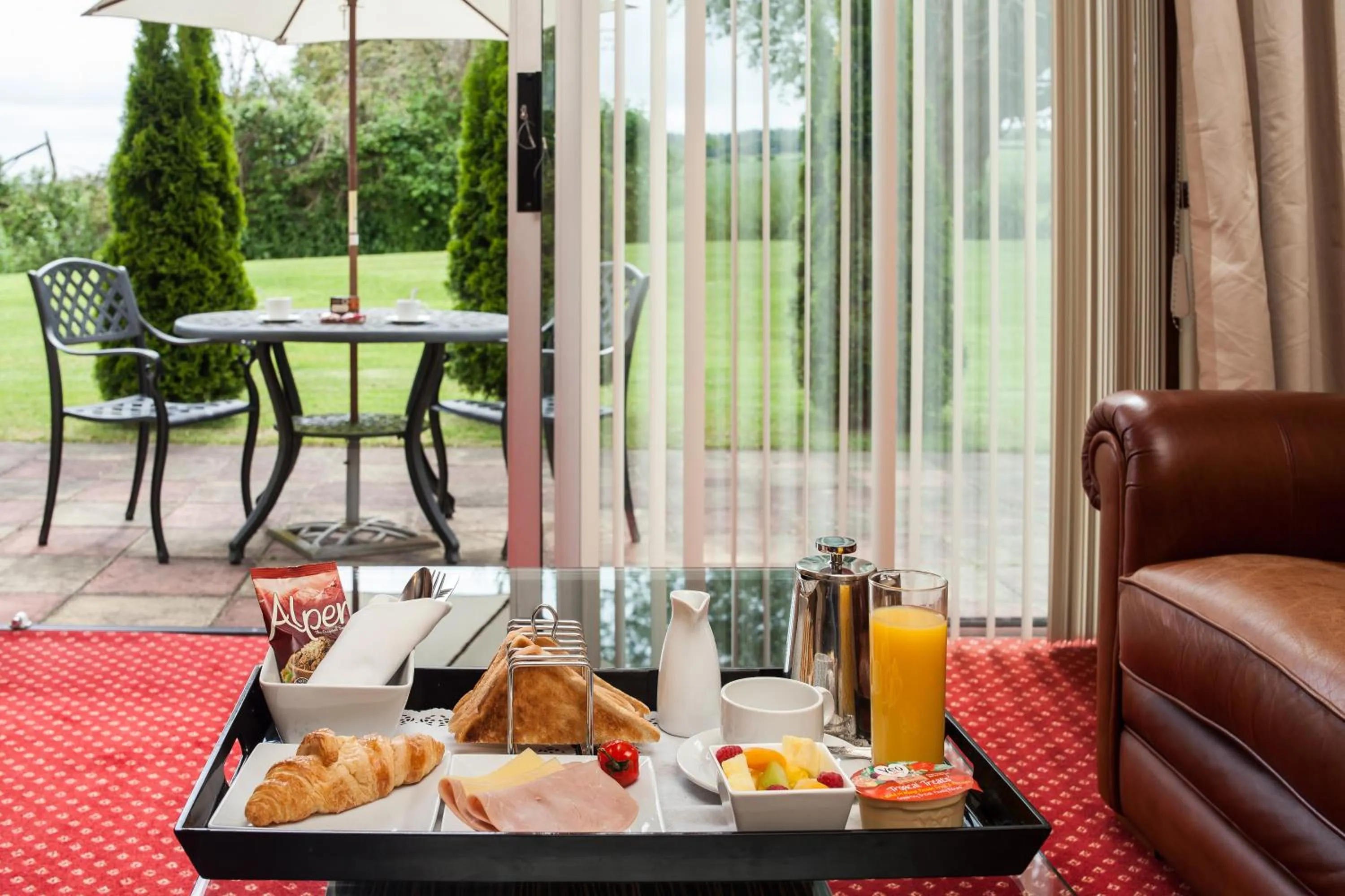 Living room in Hollies Hotel