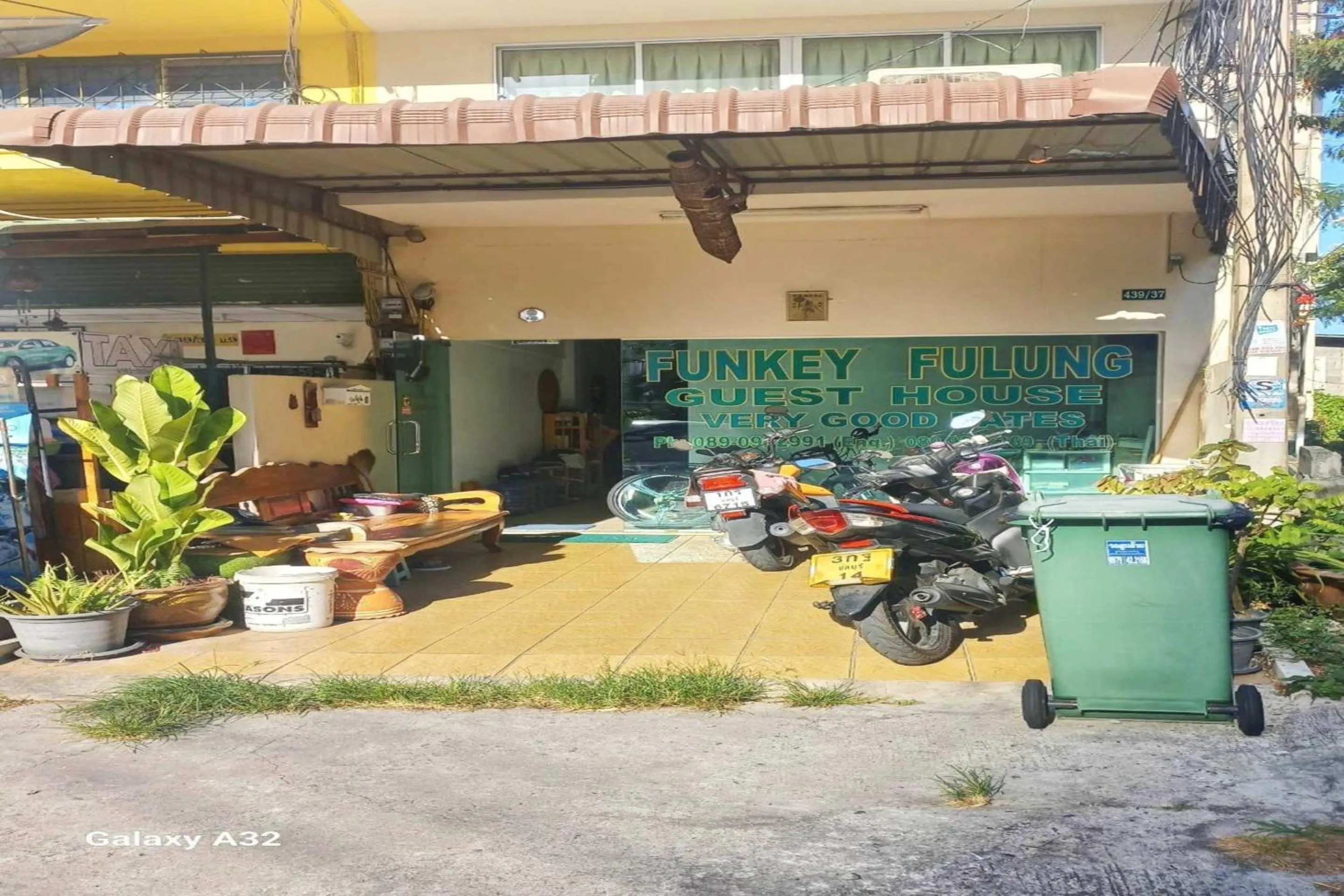 Facade/entrance in OYO 75474 Funkey Fulung Andy & Tan Guest House