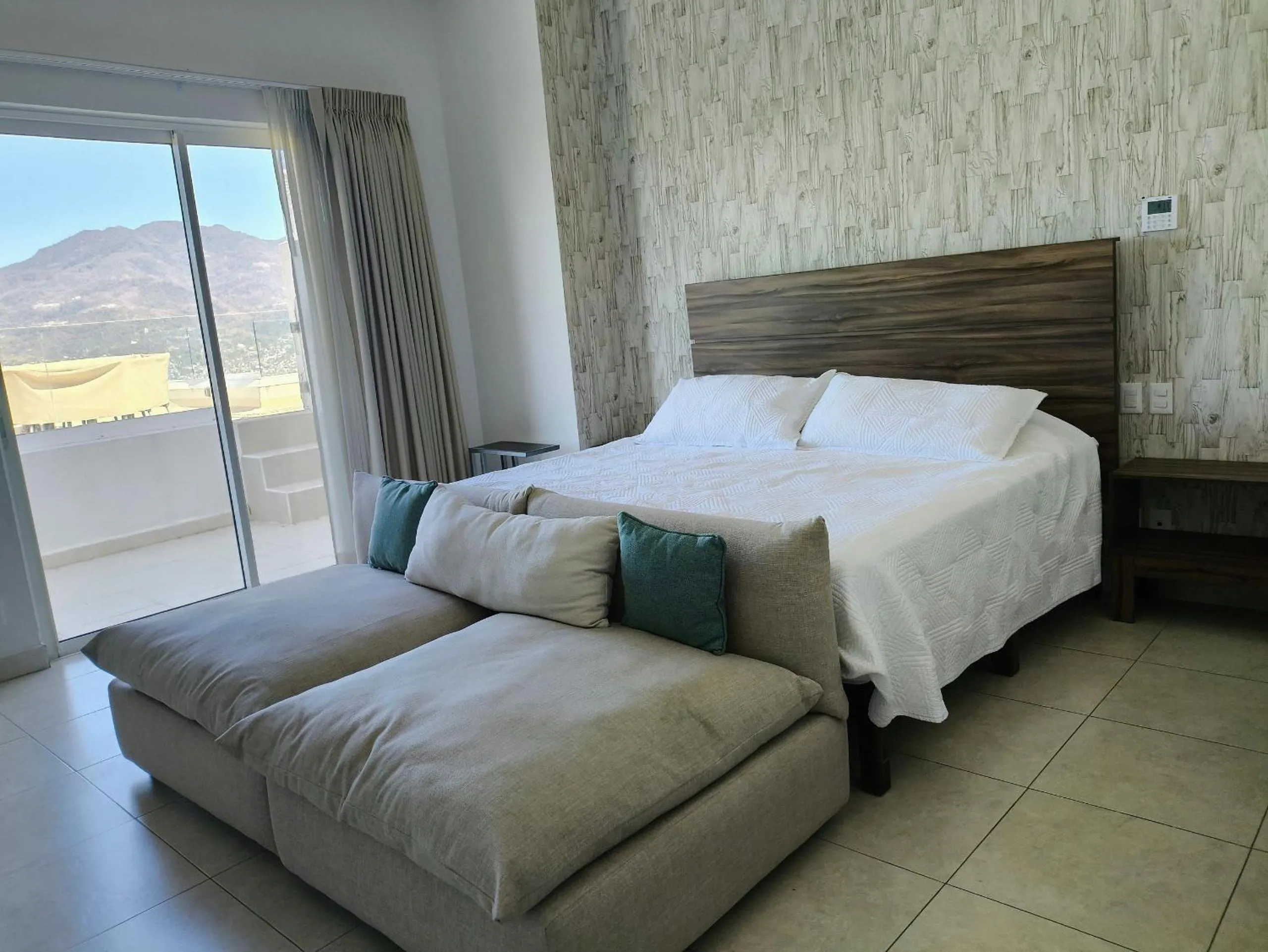 Bed in Grand Venetian Comfort