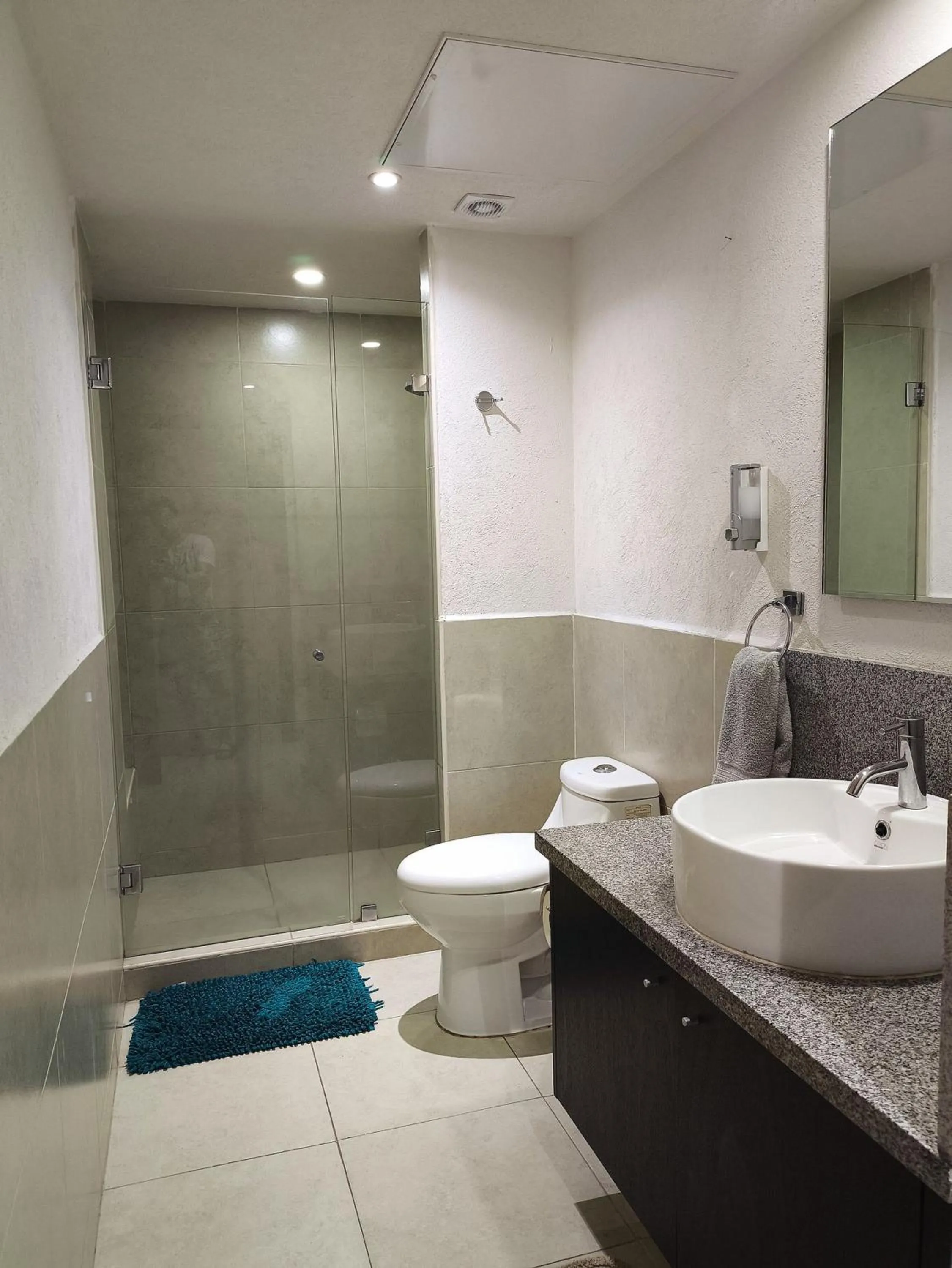 Toilet in Grand Venetian Comfort