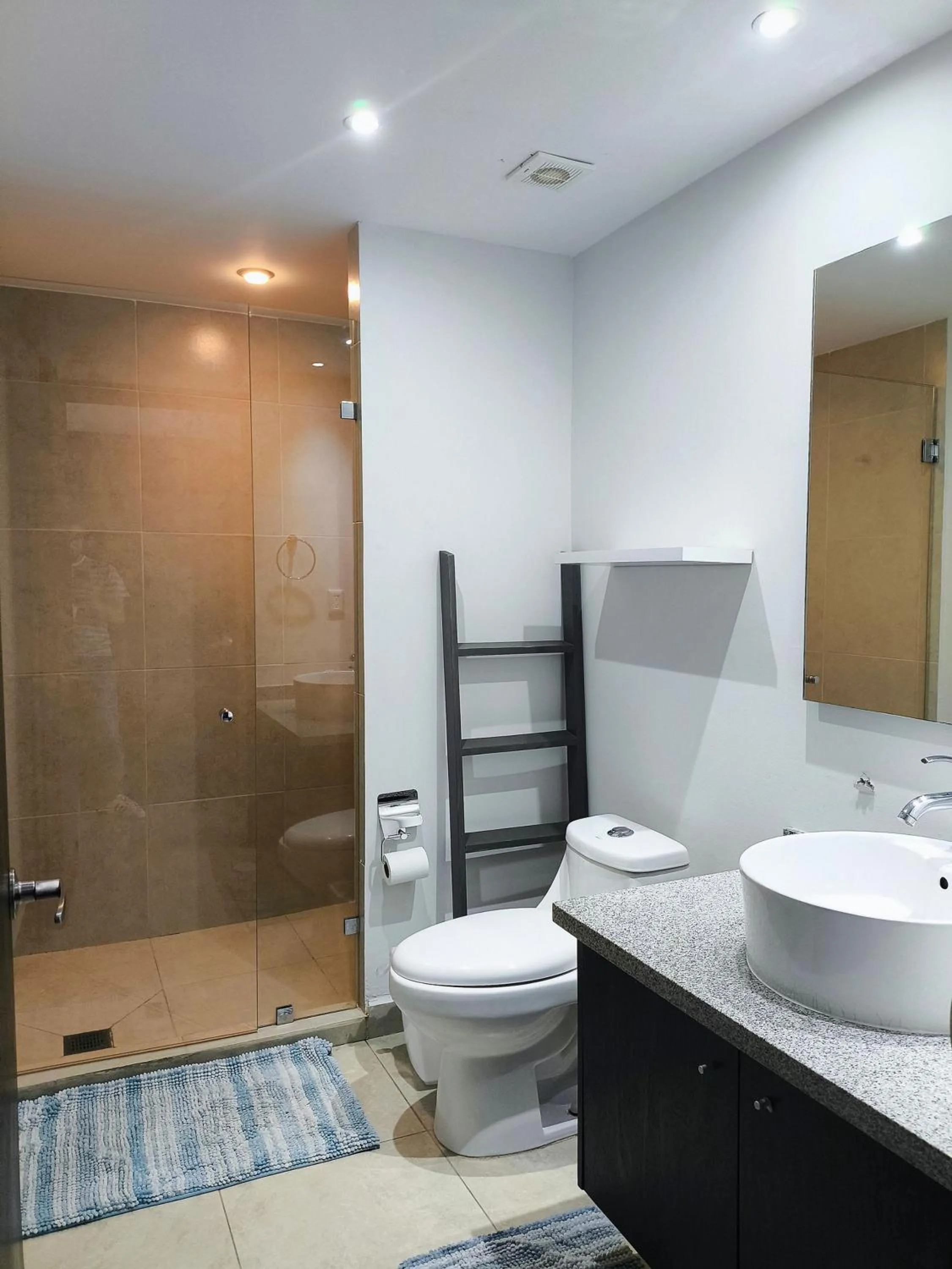 Toilet in Grand Venetian Comfort