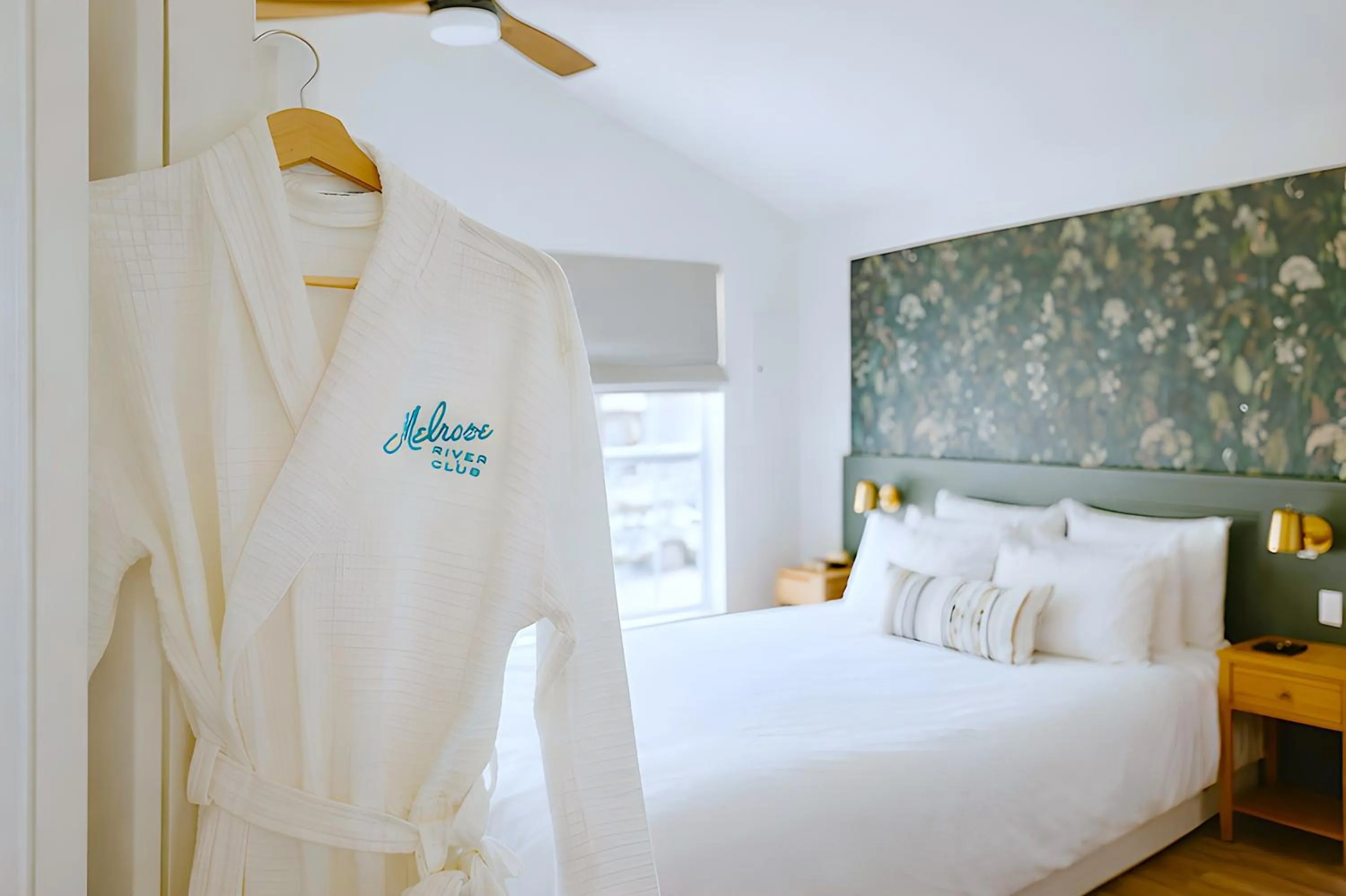 Bed in Melrose River Club Resort