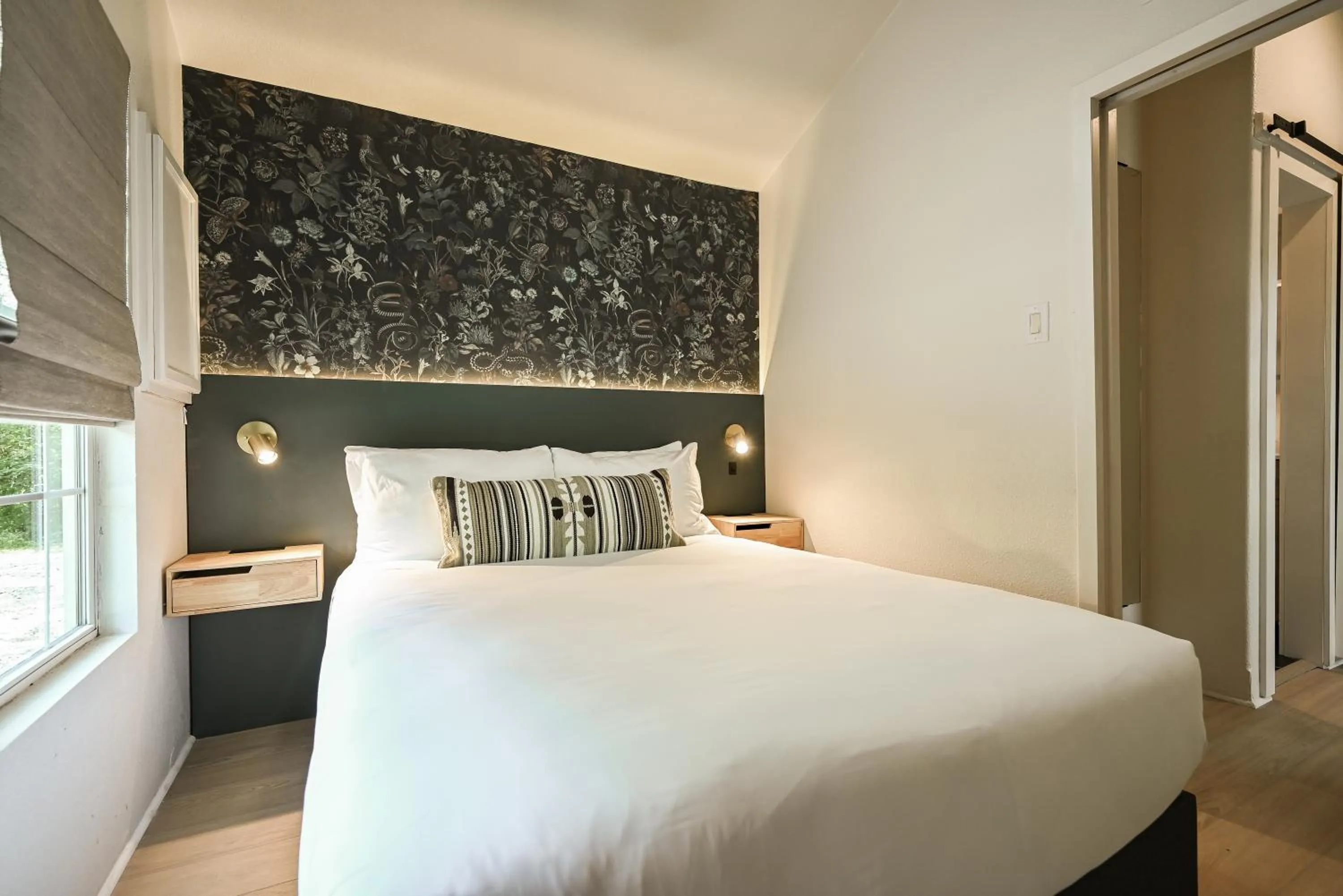 Bedroom, Bed in Melrose River Club Resort