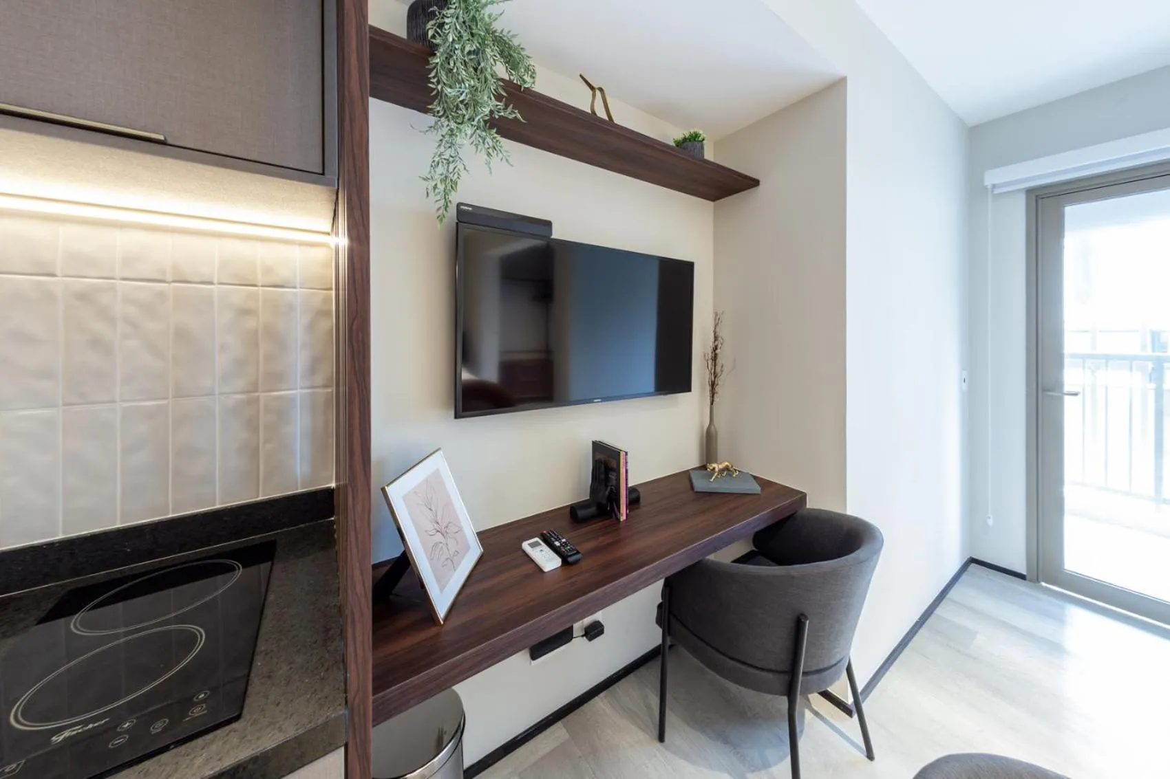 Communal lounge/ TV room in Charlie On The Parc Ibirapuera Hotel