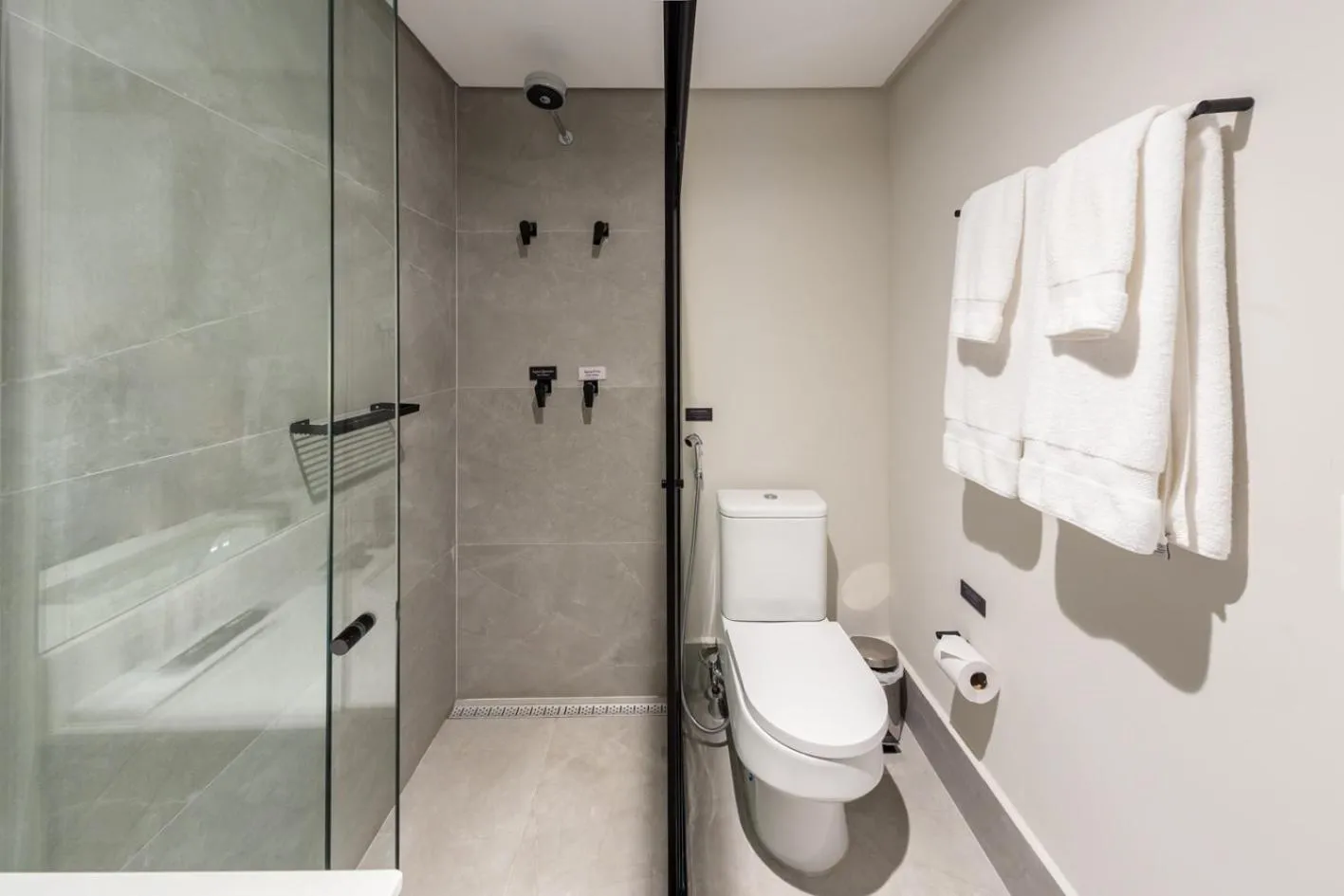 Shower in Charlie On The Parc Ibirapuera Hotel