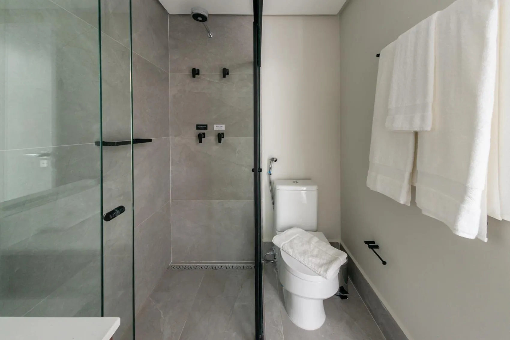 Shower in Charlie On The Parc Ibirapuera Hotel