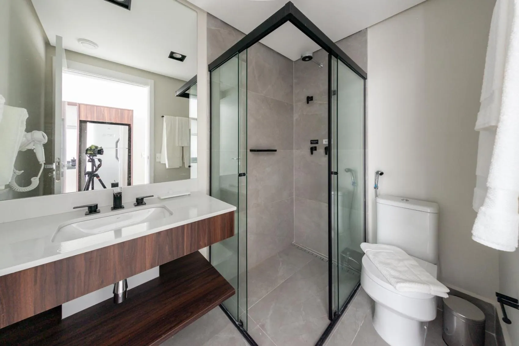 Shower in Charlie On The Parc Ibirapuera Hotel