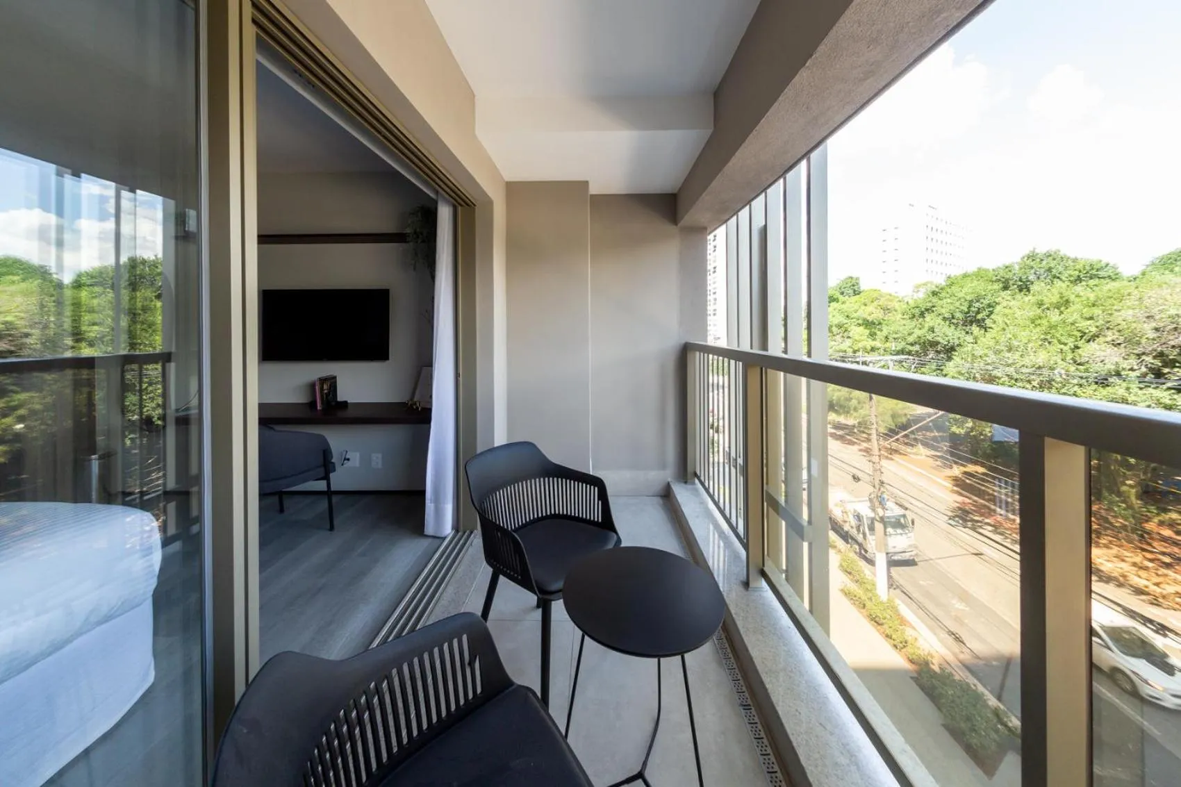 Balcony/Terrace, Bed in Charlie On The Parc Ibirapuera Hotel
