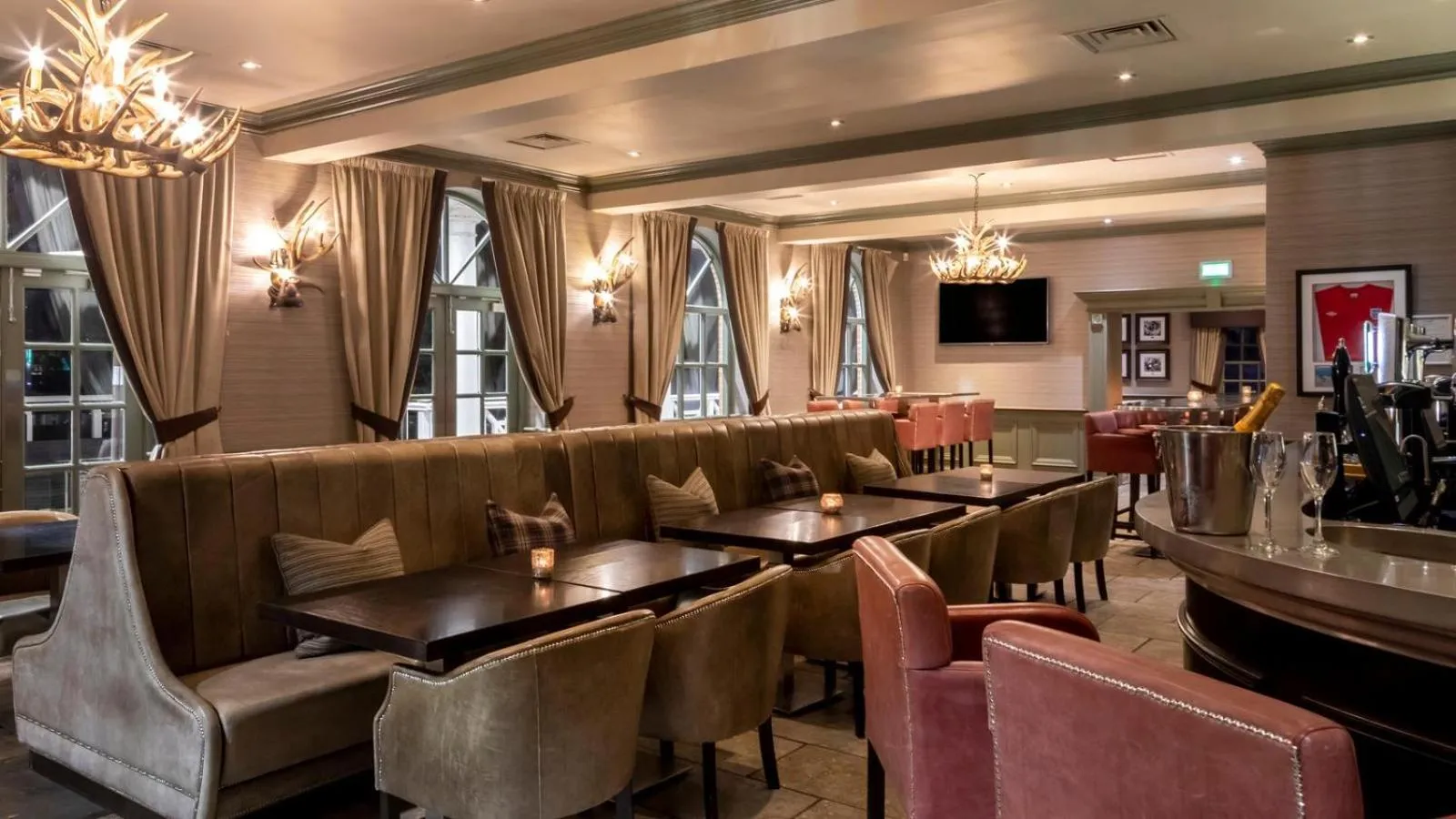 Lounge or bar in Mottram Hall