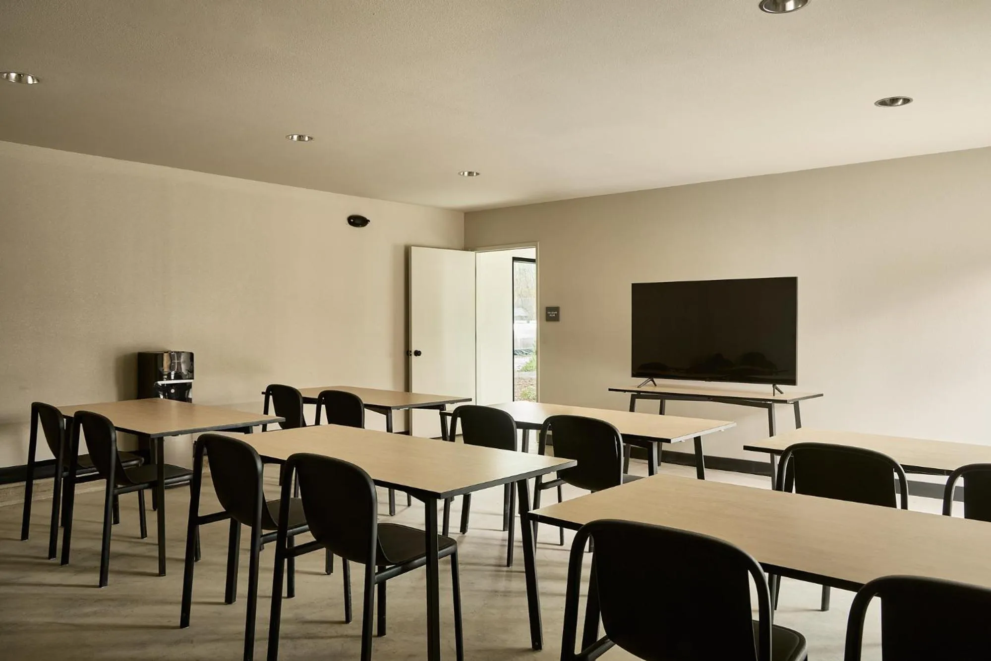 Meeting/conference room in AutoCamp Sequoia