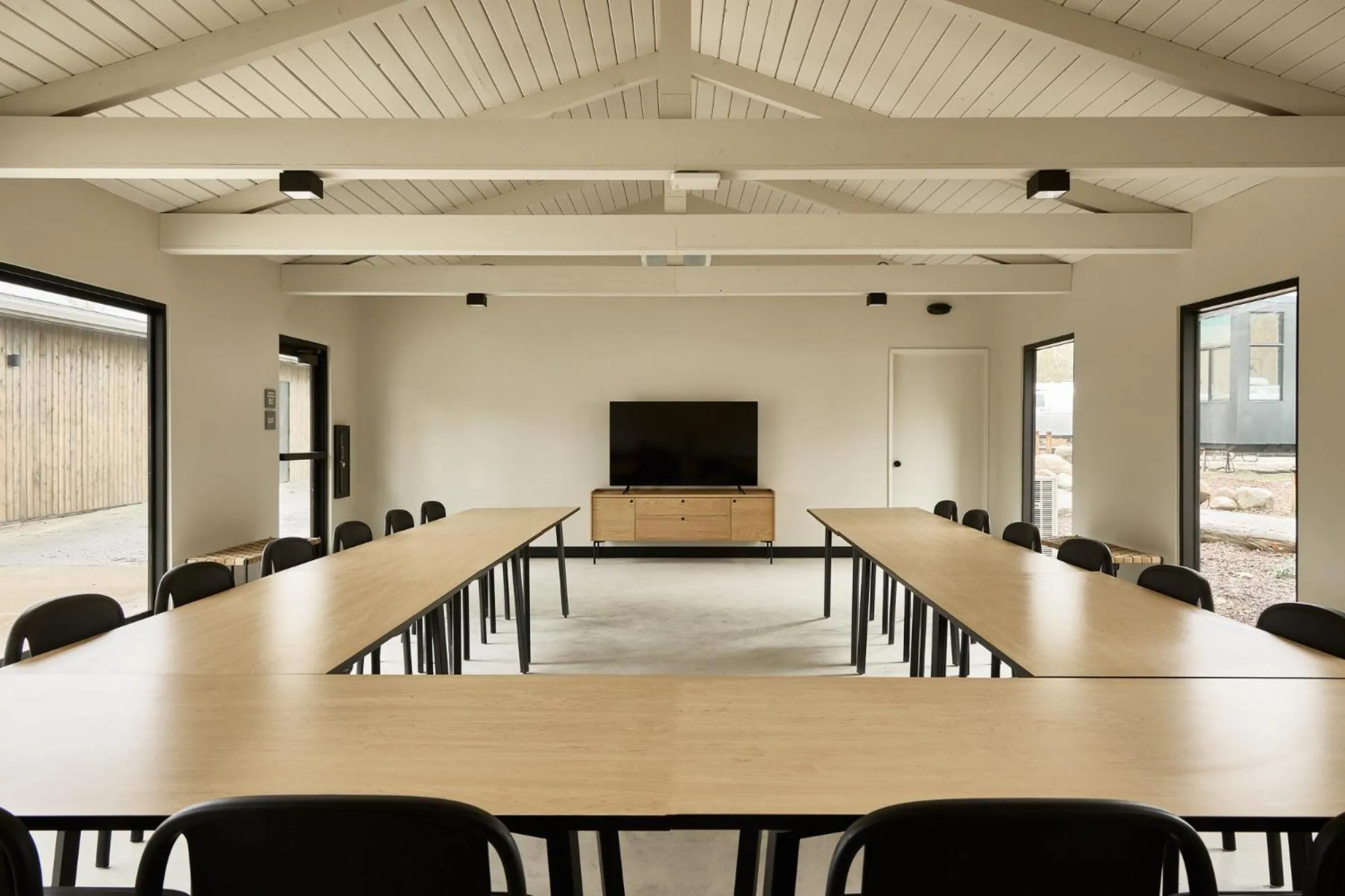 Meeting/conference room in AutoCamp Sequoia