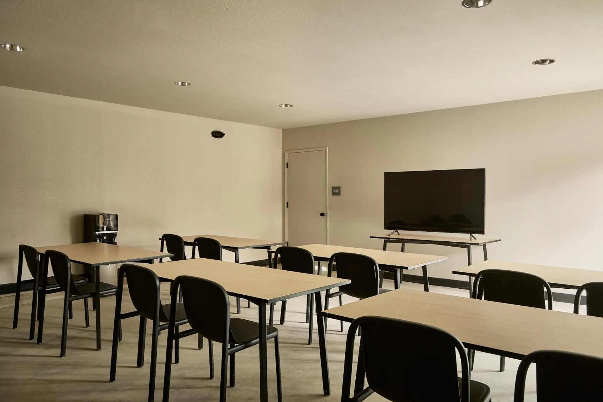 Meeting/conference room in AutoCamp Sequoia