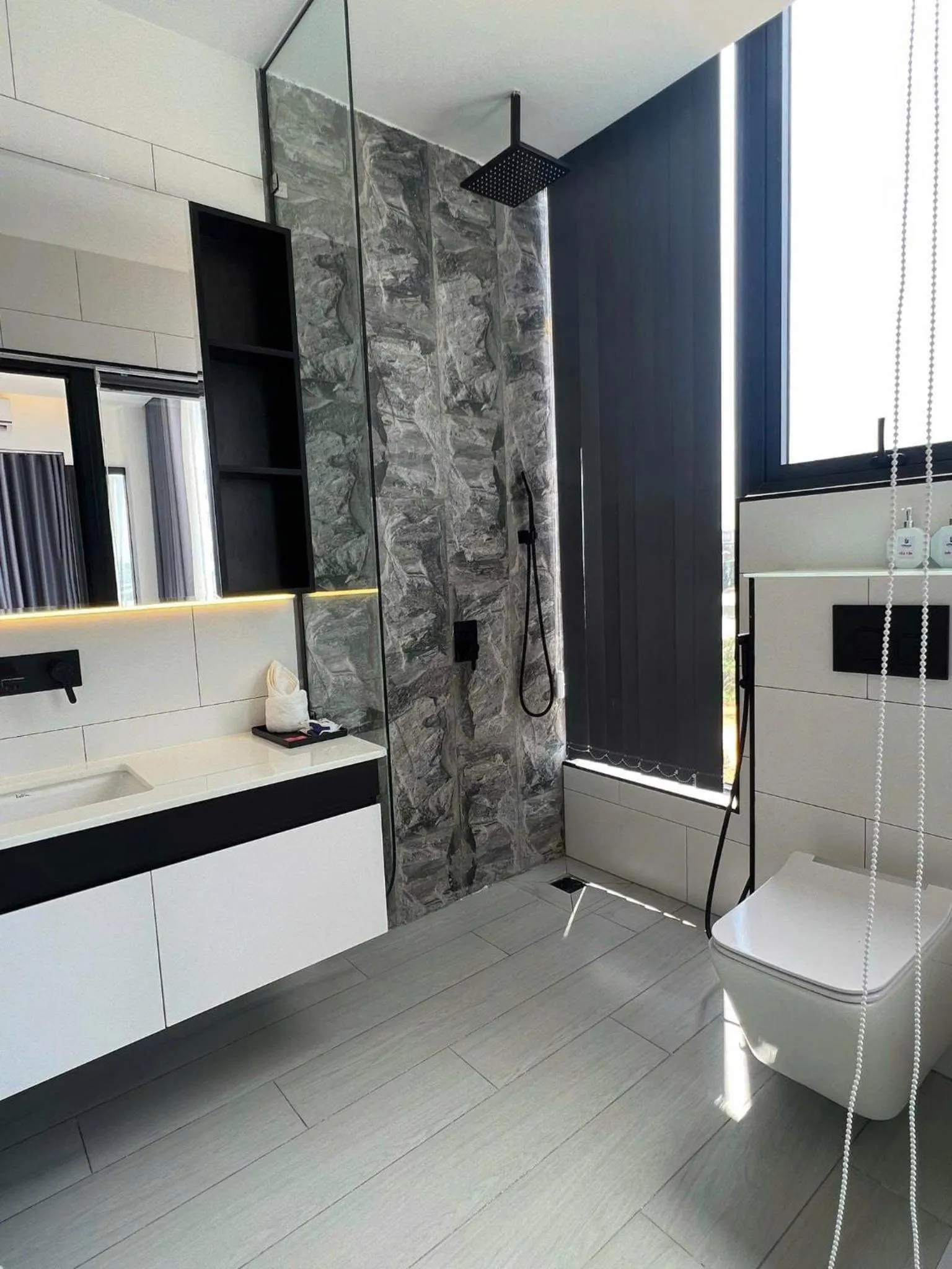 Shower in LYN's HOTEL