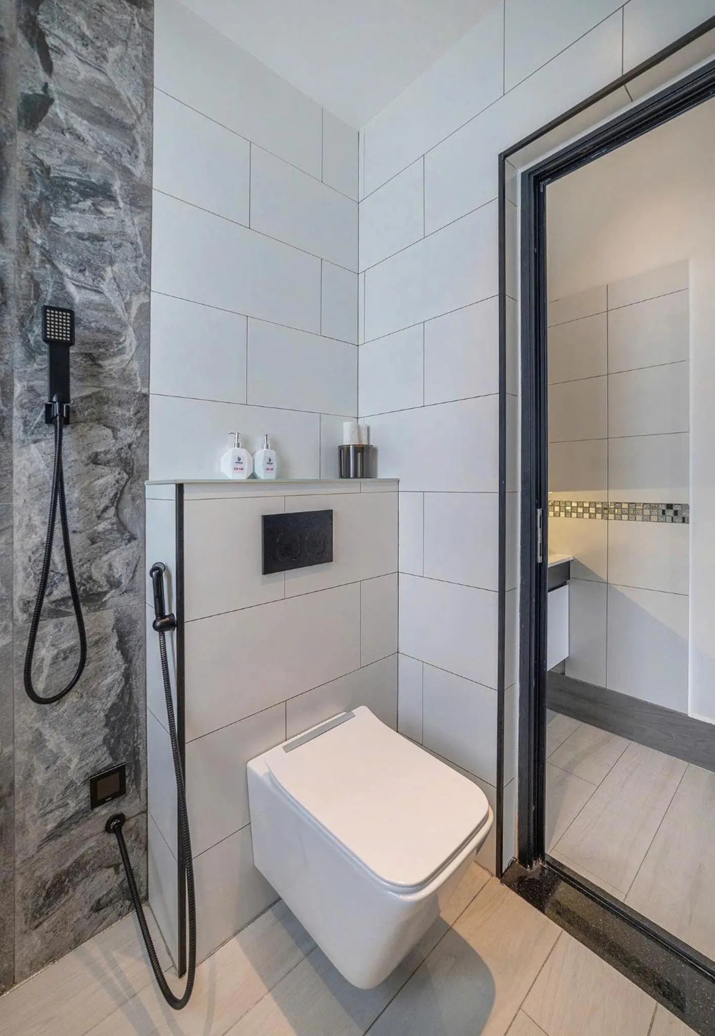 Shower in LYN's HOTEL