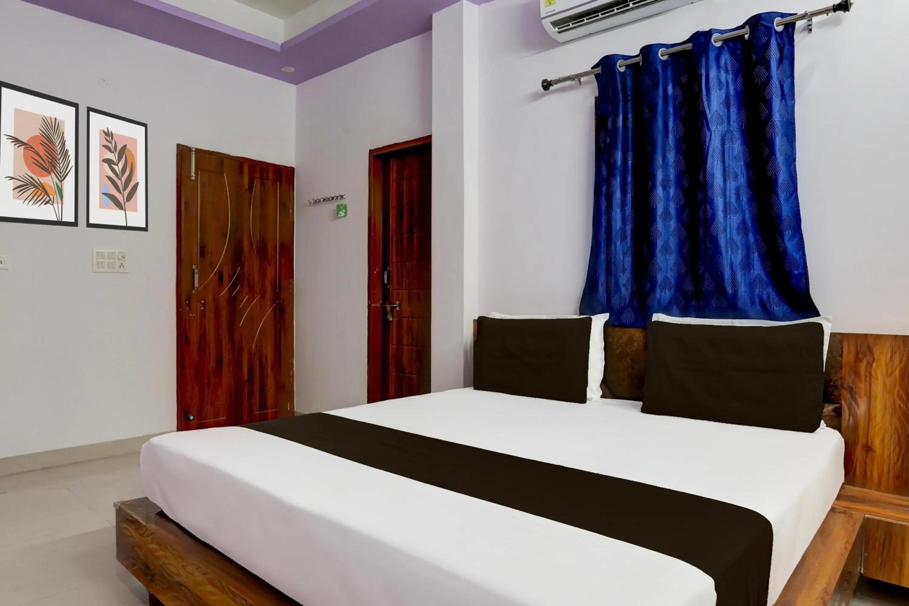Bedroom, Bed in Hotel O Adinath Guest House