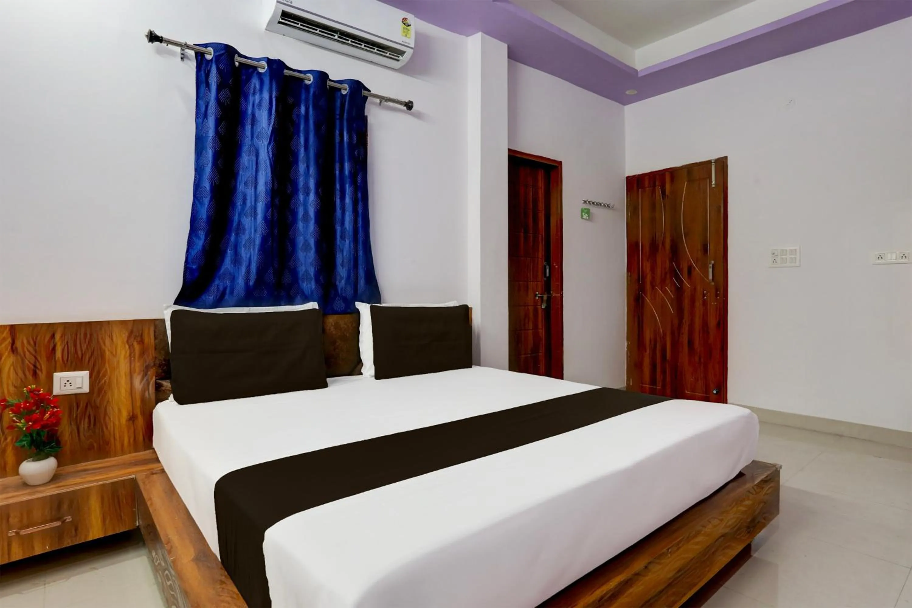 Bedroom, Bed in Hotel O Adinath Guest House